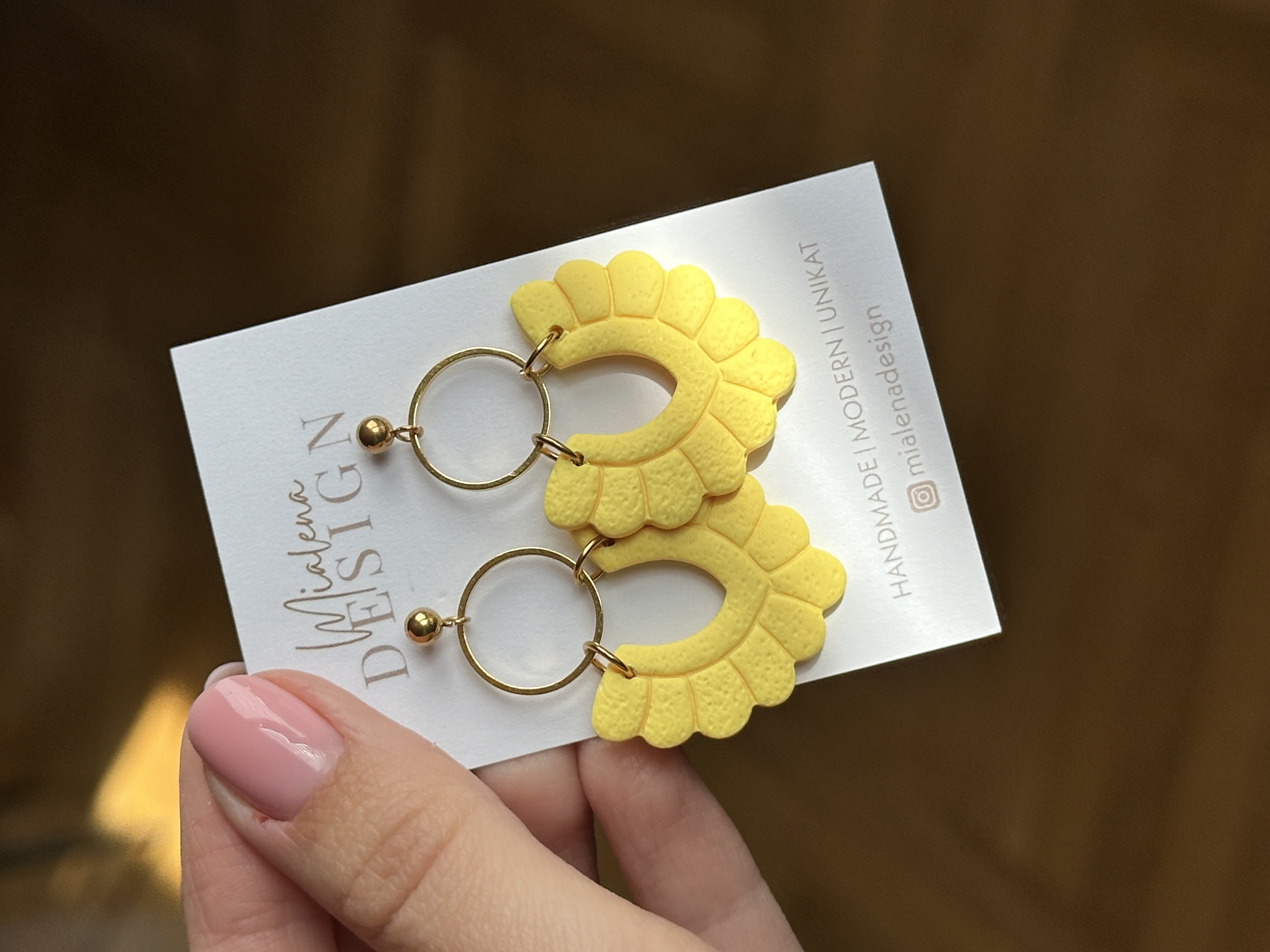 Gelbe Statement-Ohrringe