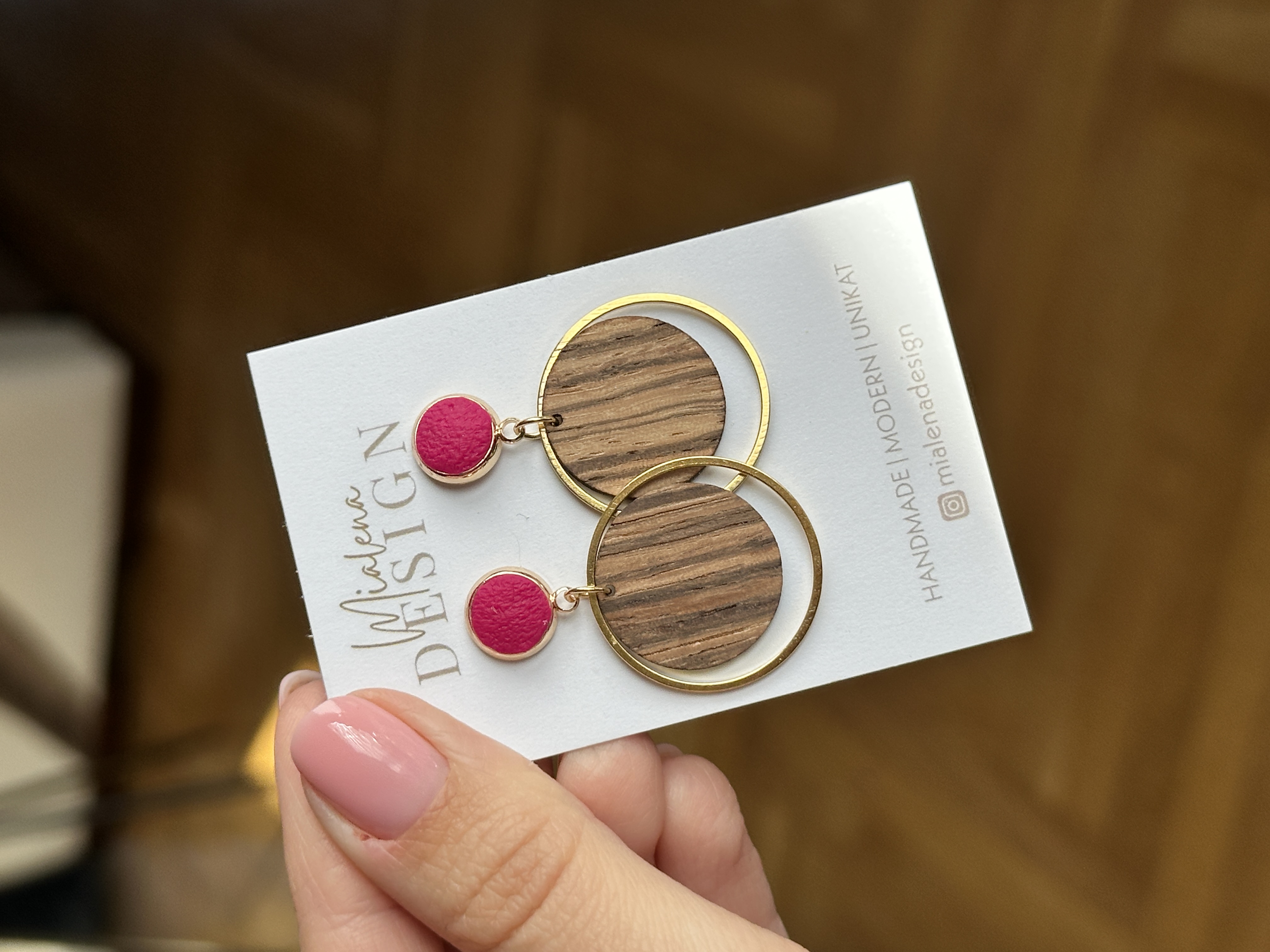 Ohrhänger aus Holz und Goldring