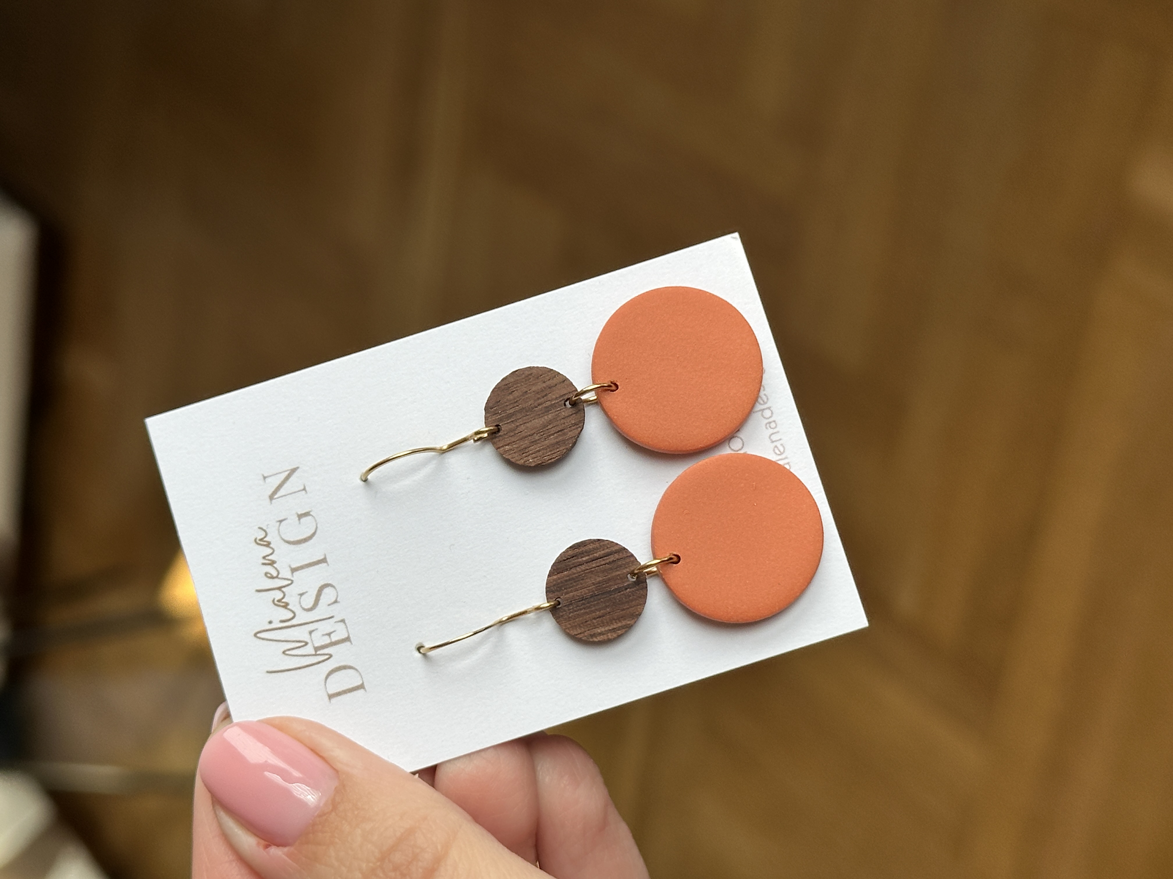 Ohrringe aus Holz und Orange