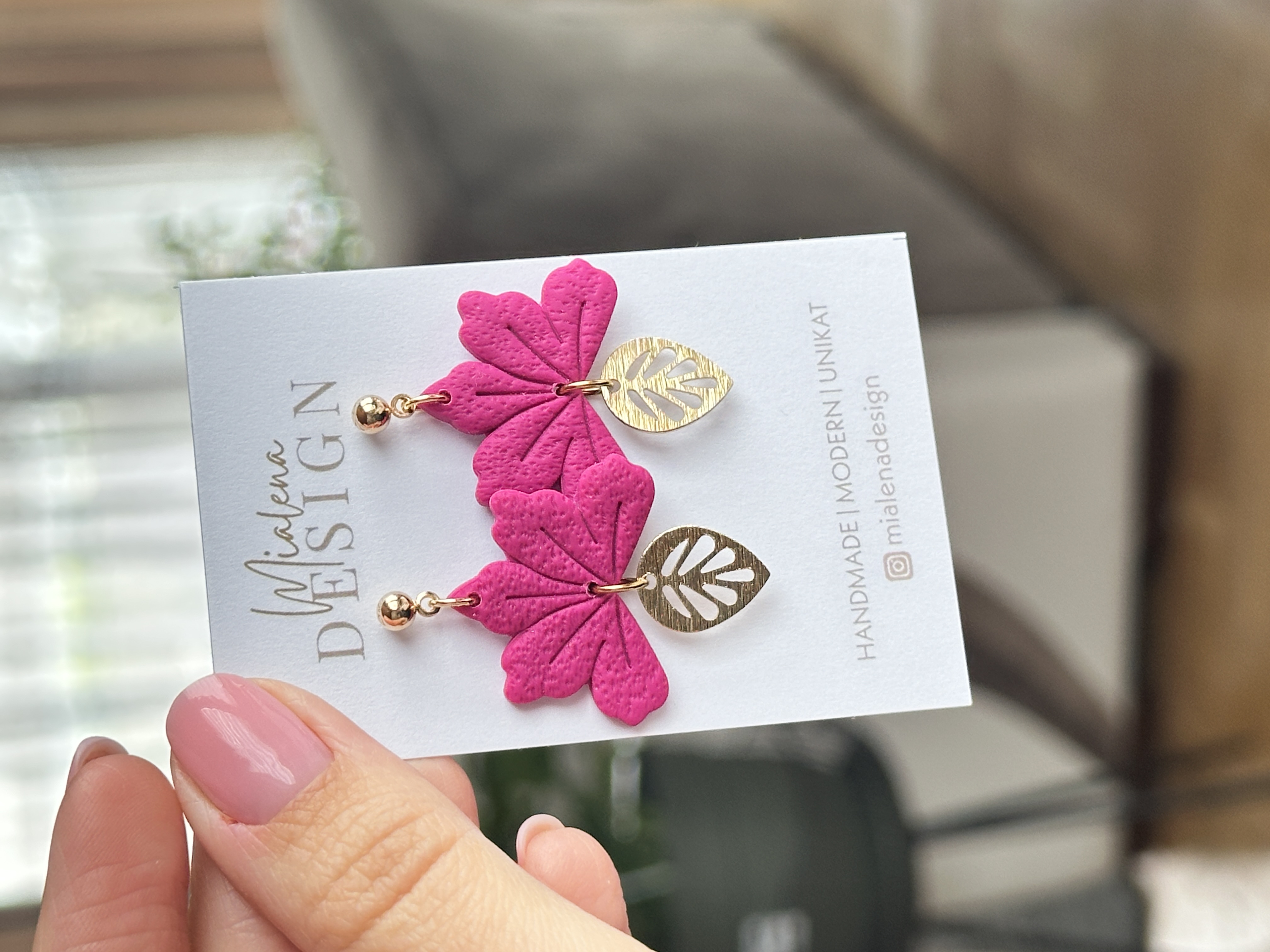 Handgefertigte Ohrringe mit Blattmotiv