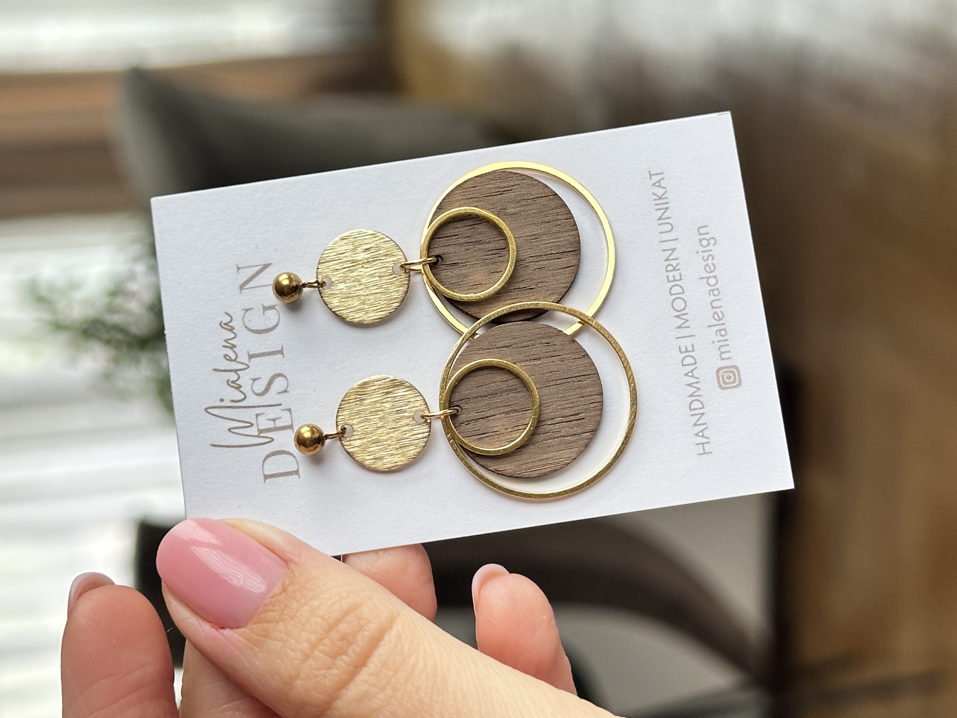 Moderne Holz-Ohrringe