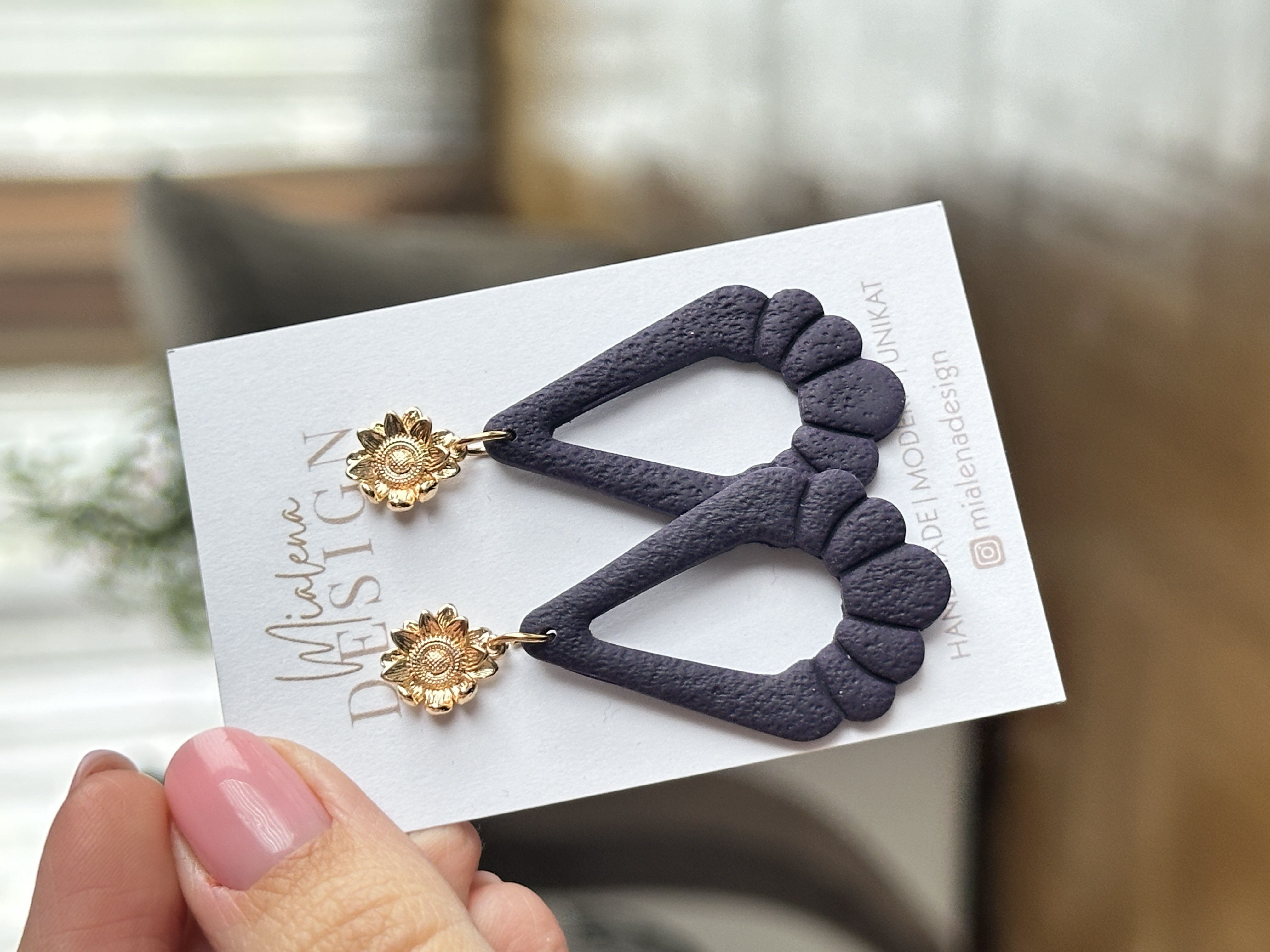 Handgefertigte Statement-Ohrringe Dunkellila