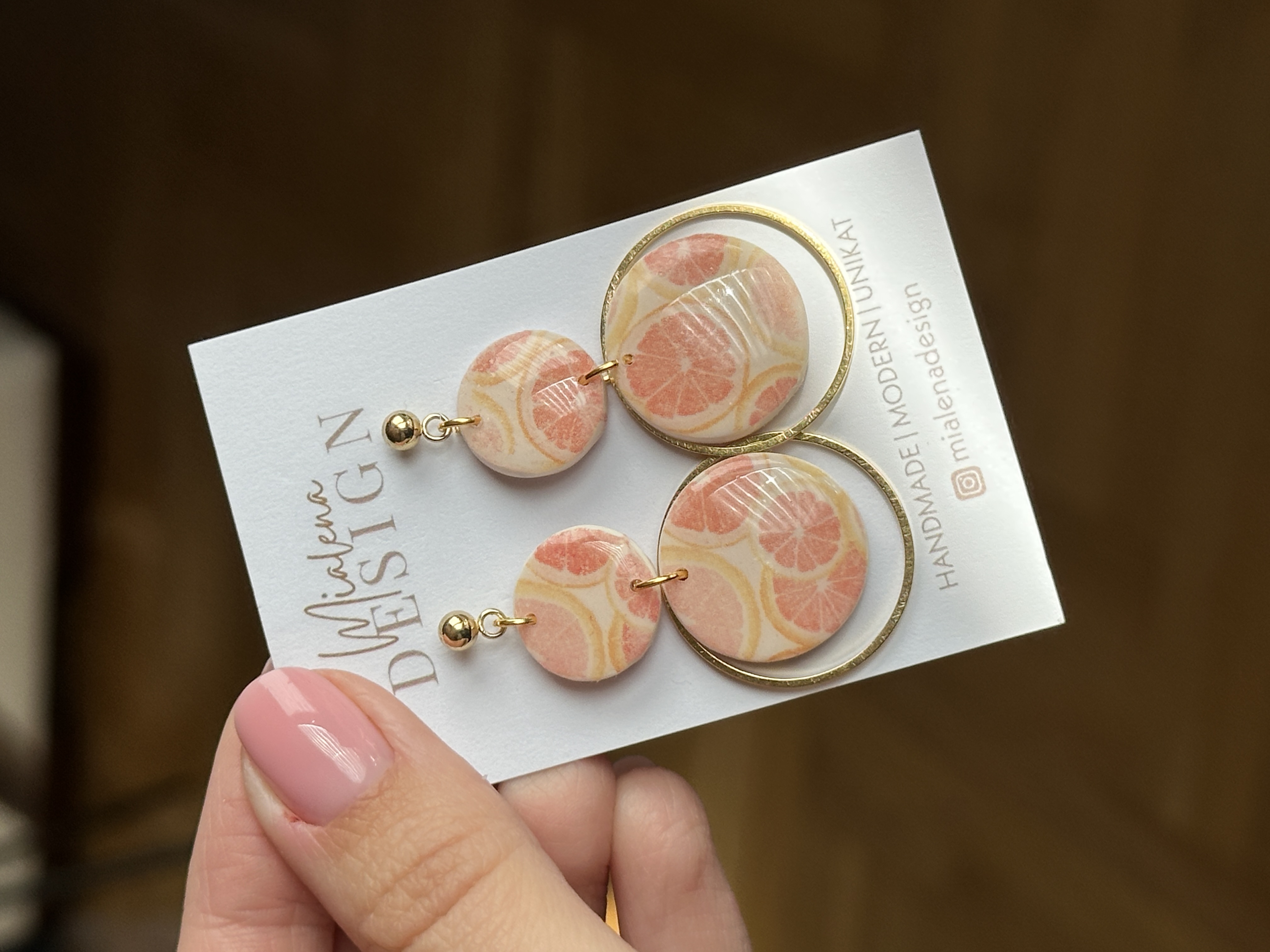 Große Statement-Ohrringe mit Grapefruit-Motiv