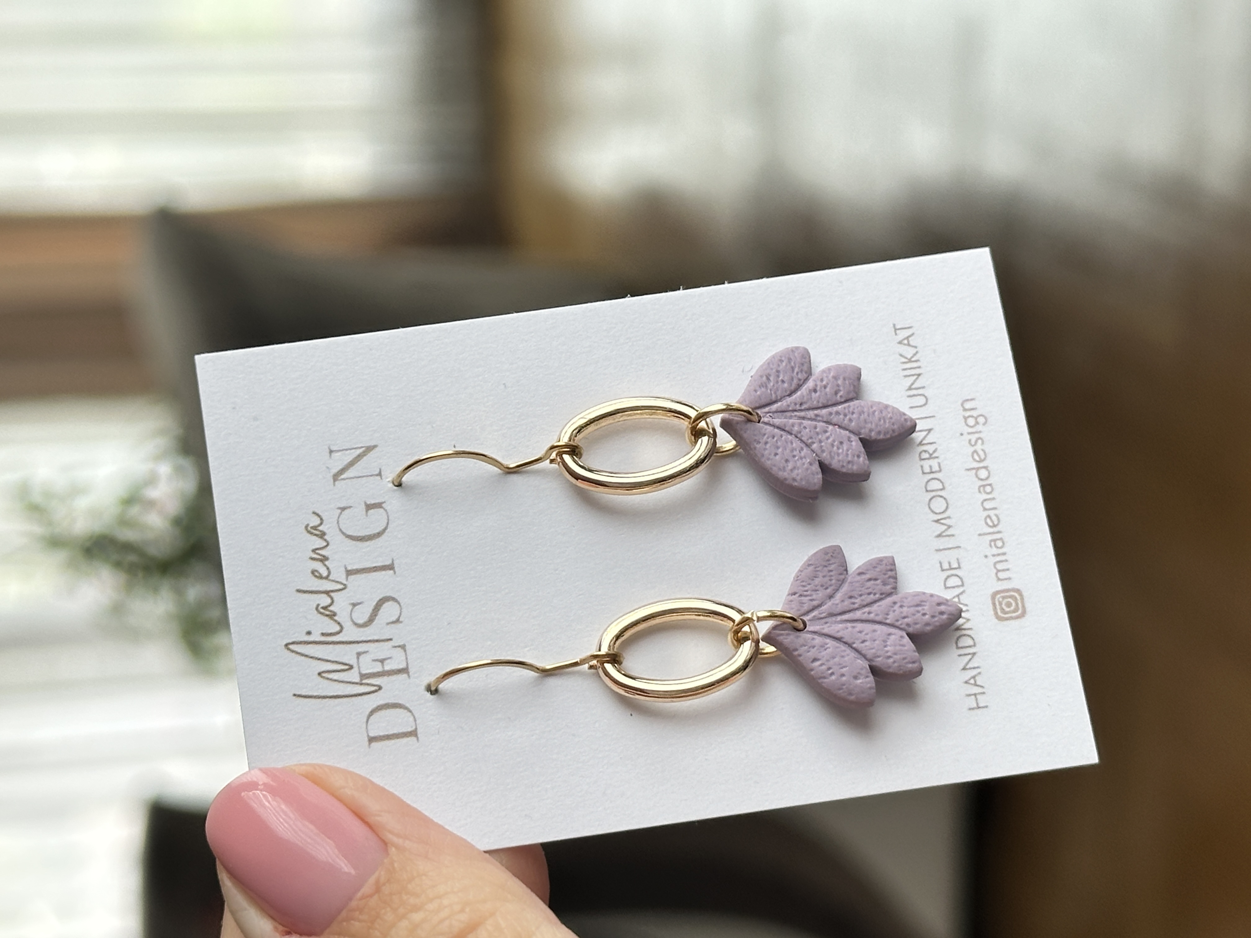 Handgefertigte Ohrringe mit Blättern