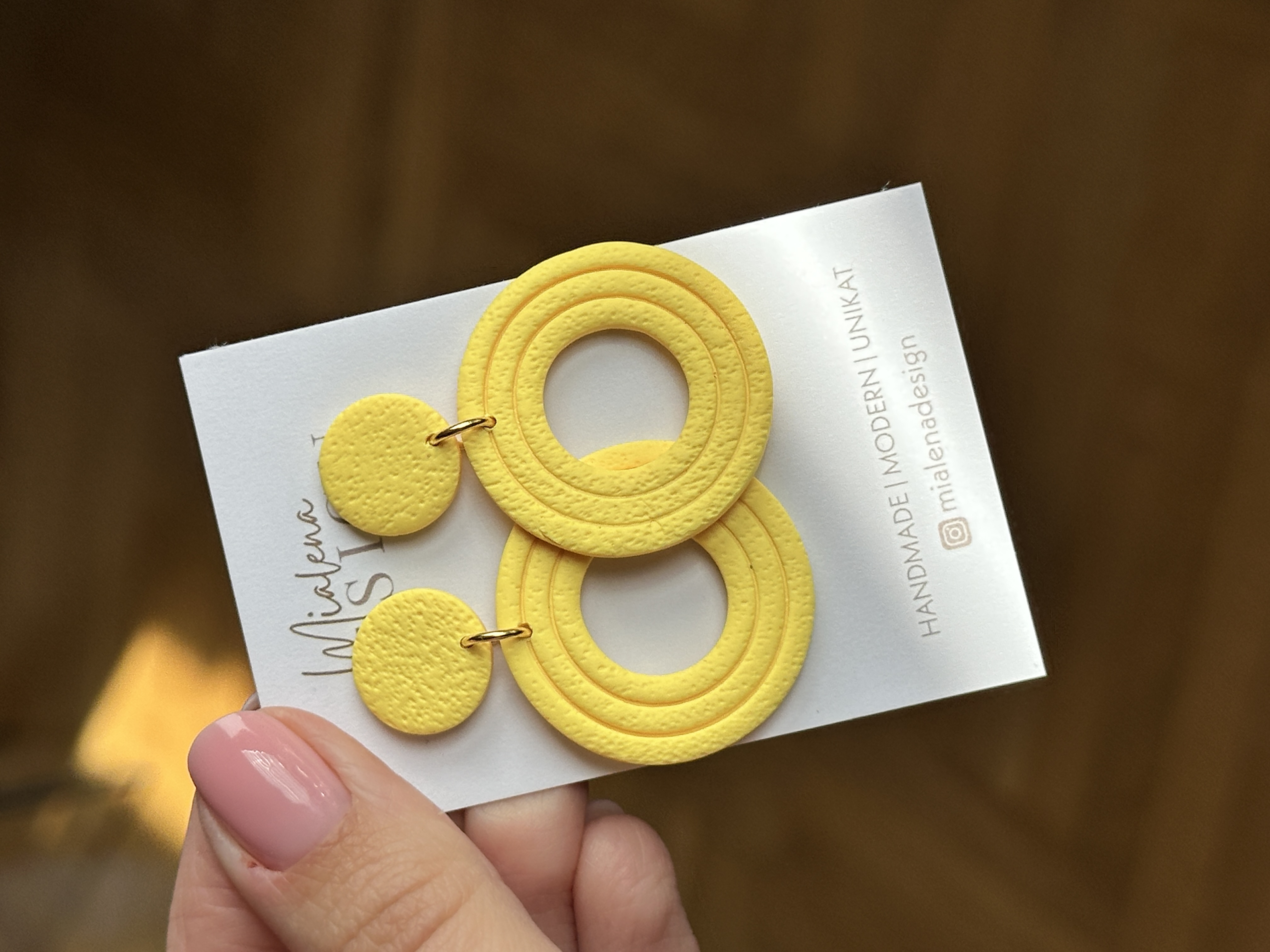 Gelbe Statement-Ohrringe