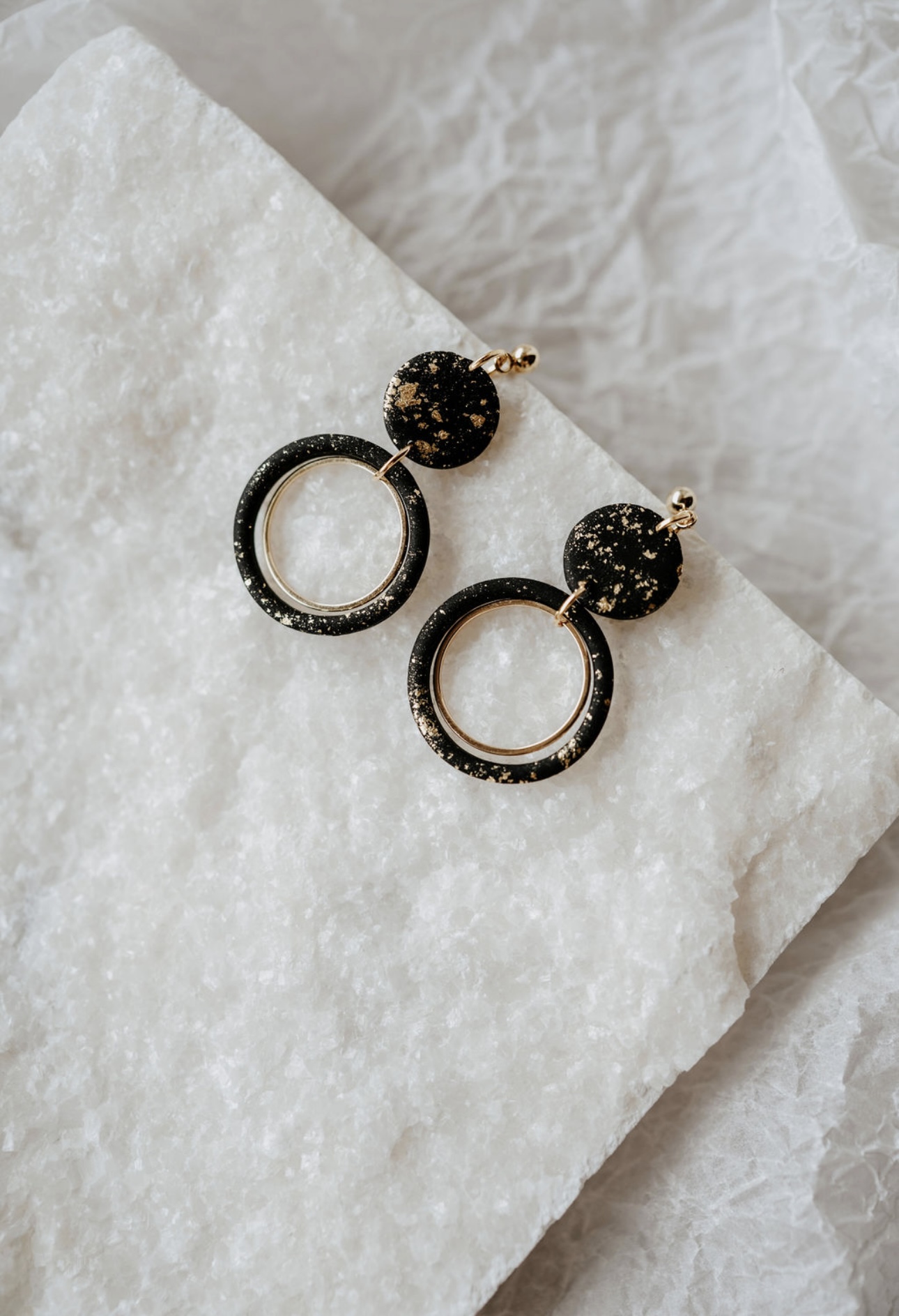 Ohrringe mit Blattgold und Edelstahl Anhänger