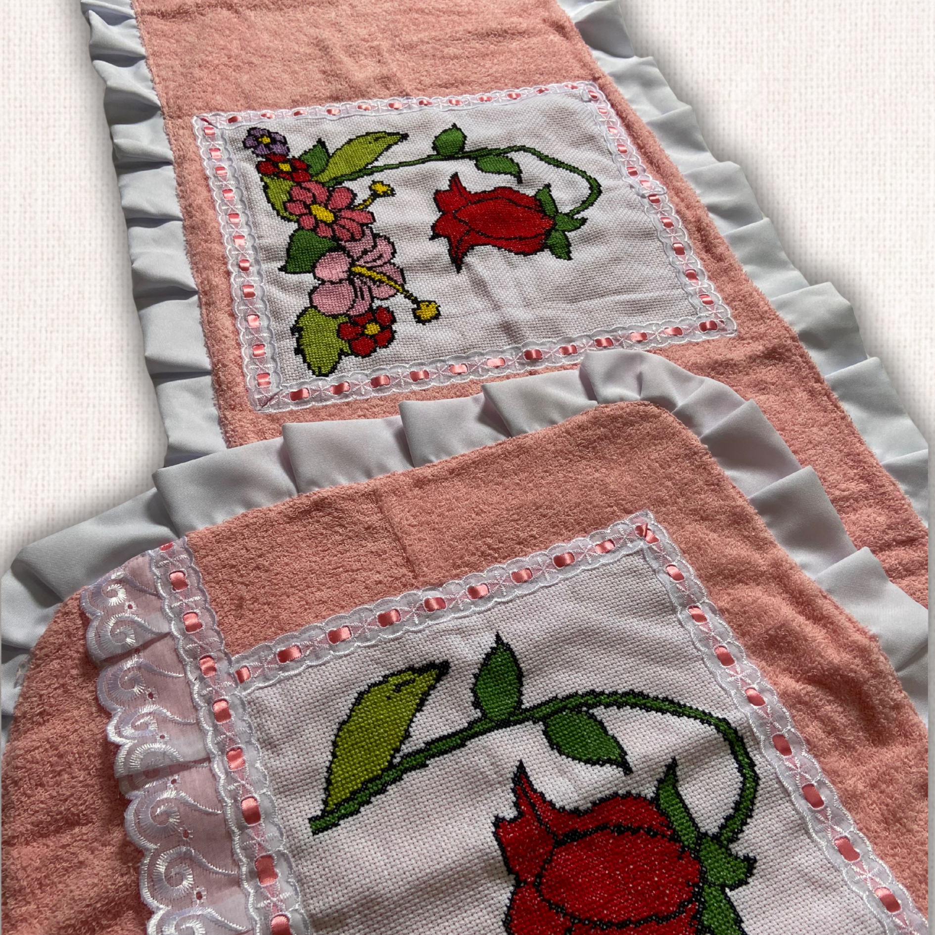 Conjunto de Banheiro 2 Peças com Bordado Floral | Rosa Chá