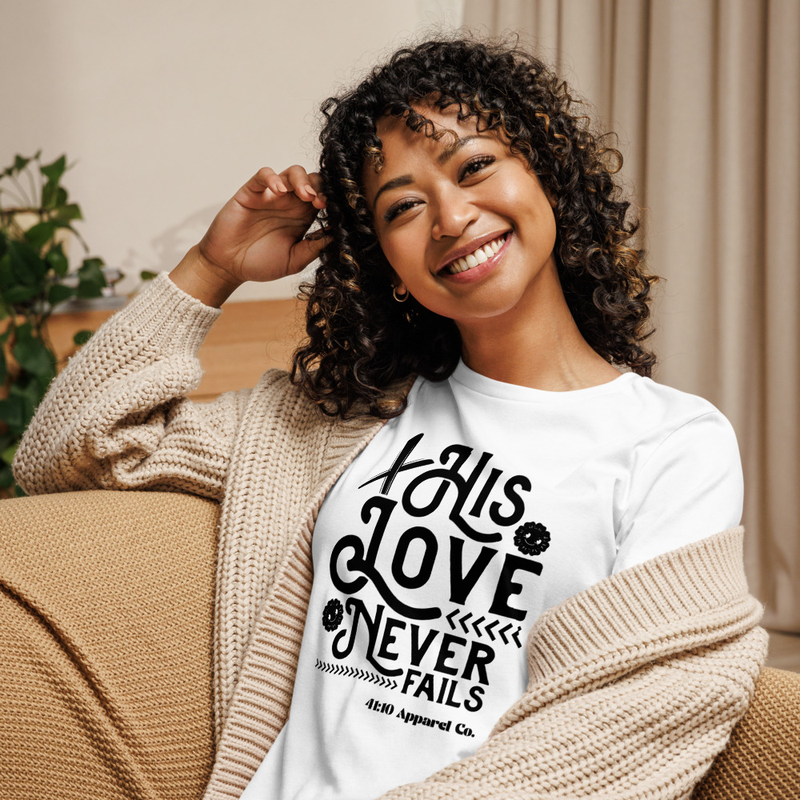 His love never fails Women's Relaxed T-Shirt
