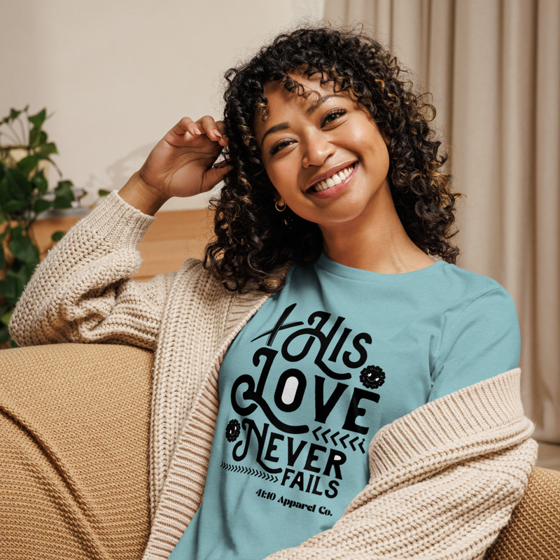 His love never fails Women's Relaxed T-Shirt
