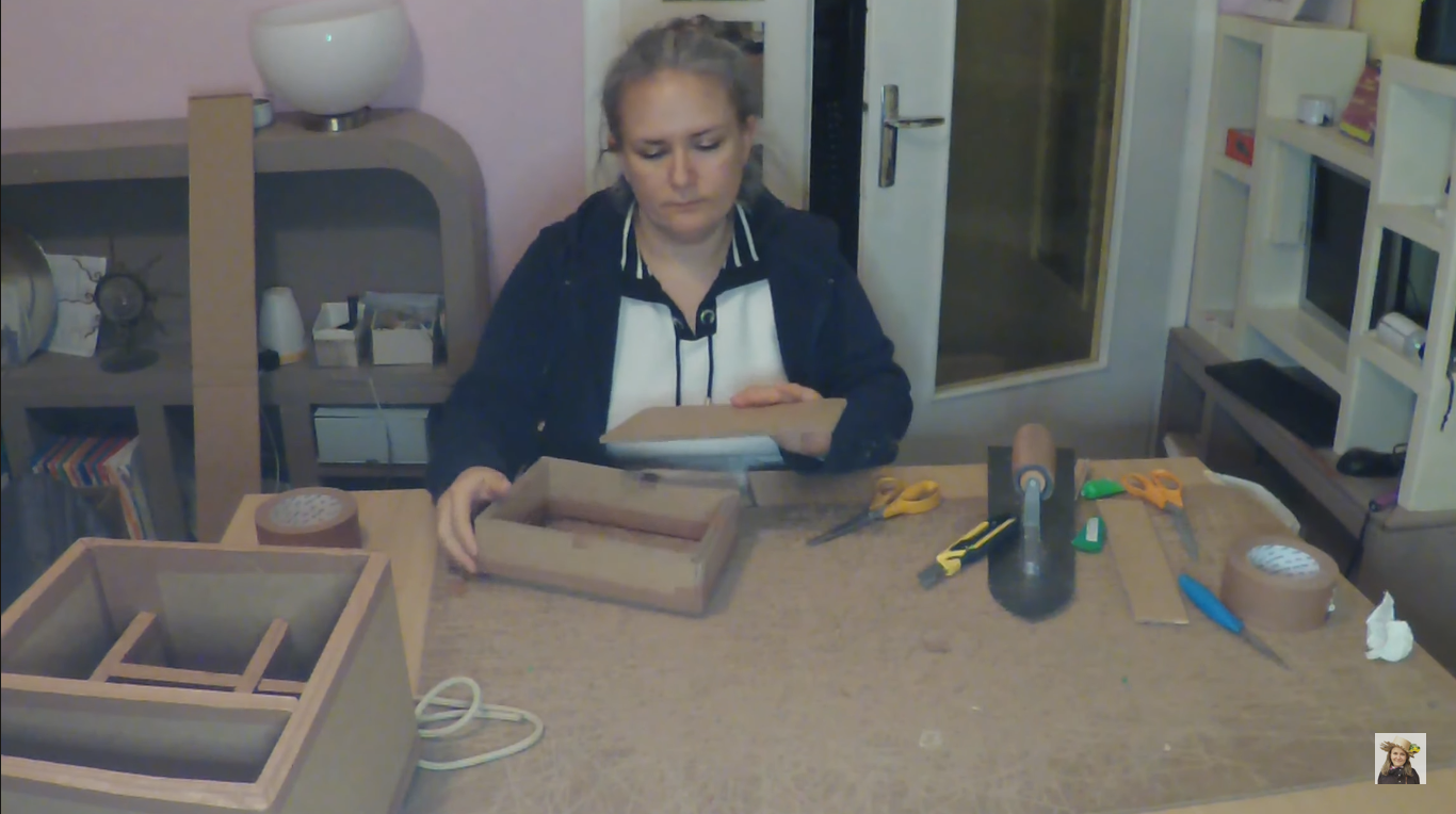 J'apprends à créer un pouf de rangement organisateur