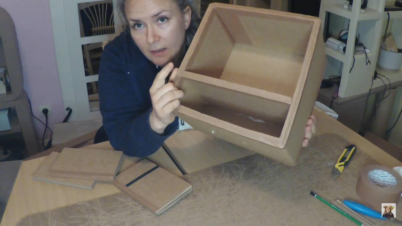 J'apprends à créer un pouf de rangement organisateur