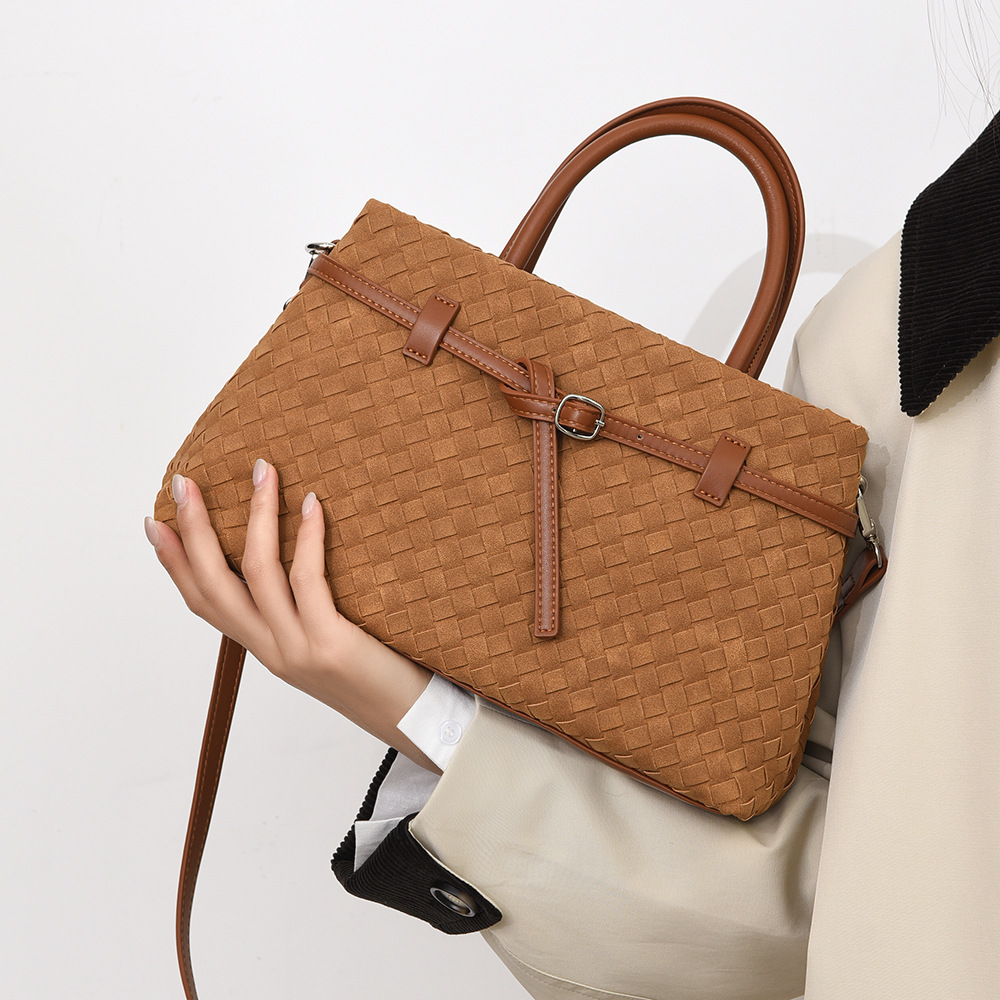 Elegant Woven Handbag with Zipper Opening