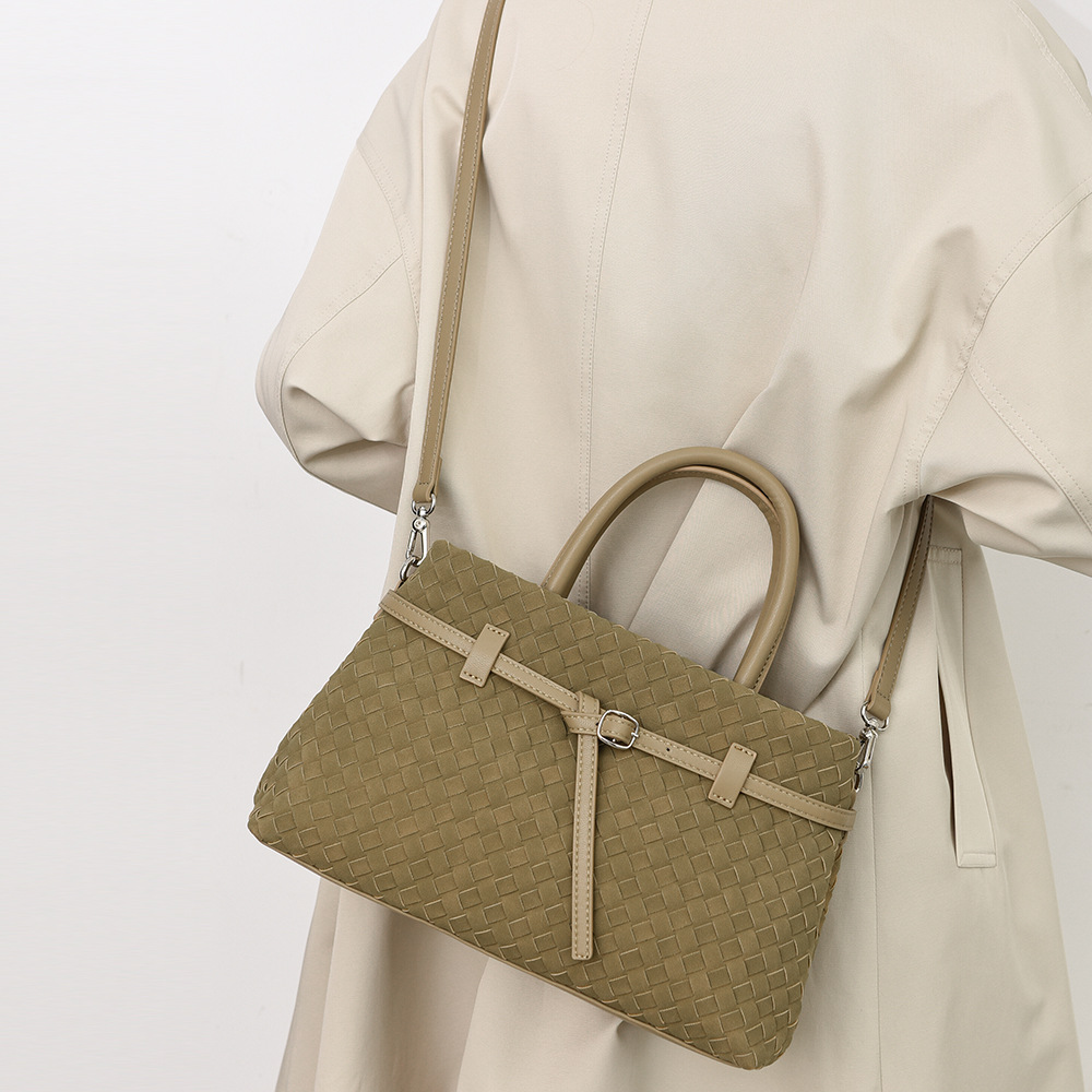 Elegant Woven Handbag with Zipper Opening