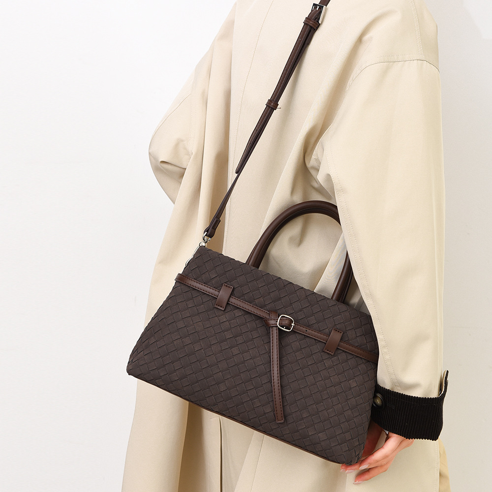 Elegant Woven Handbag with Zipper Opening