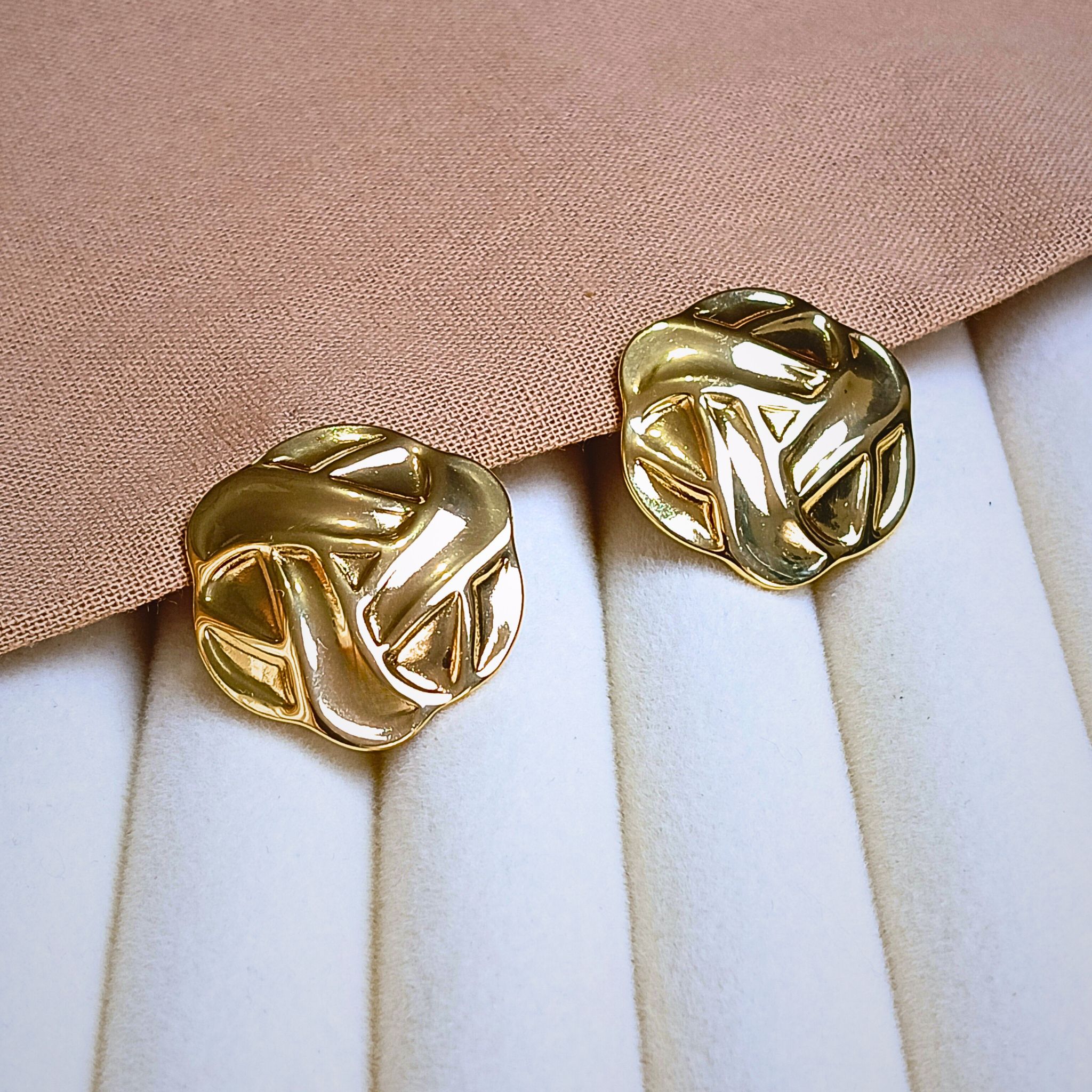 Gold Knot-Shaped Retro Earrings