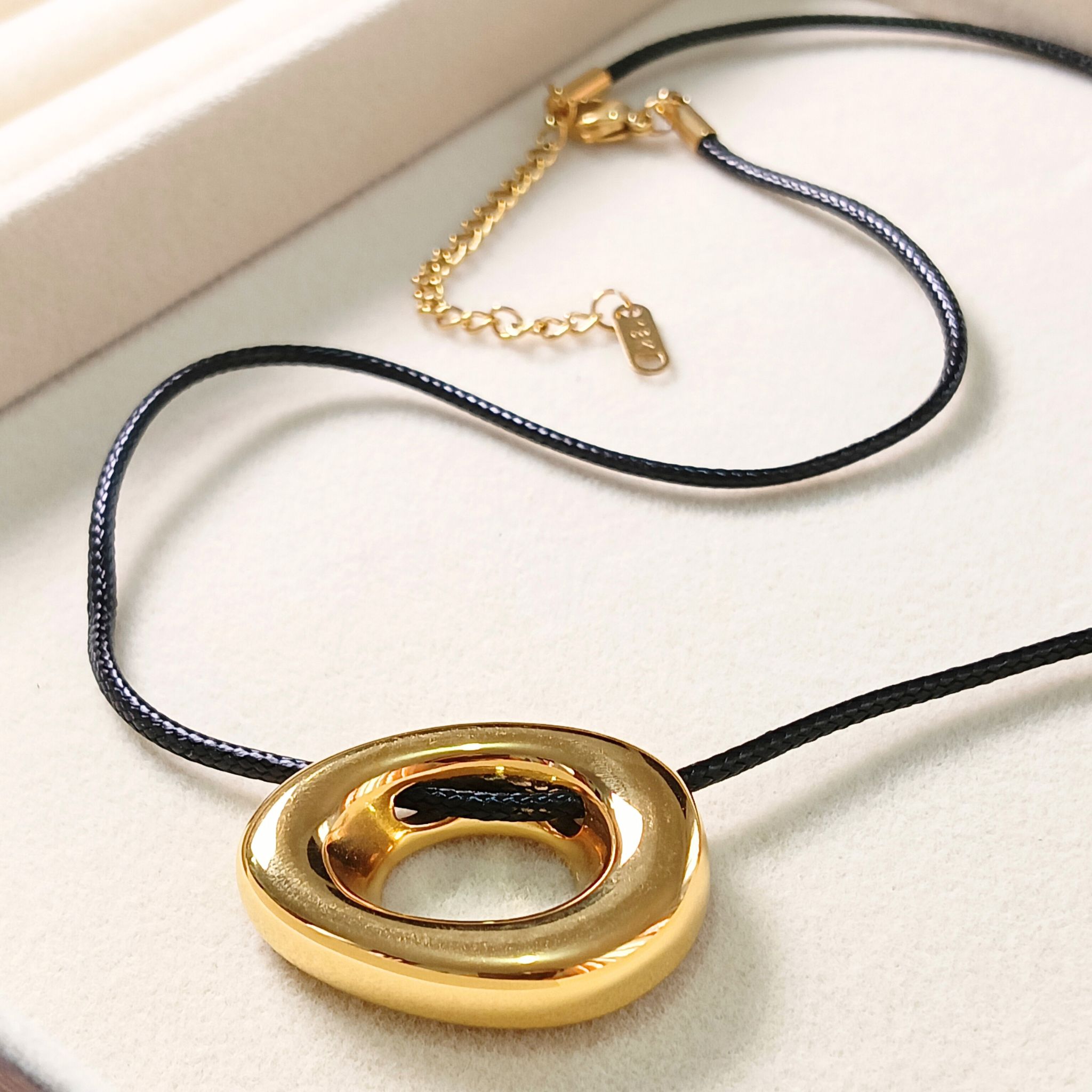 Elegant Oval Pendant Necklace