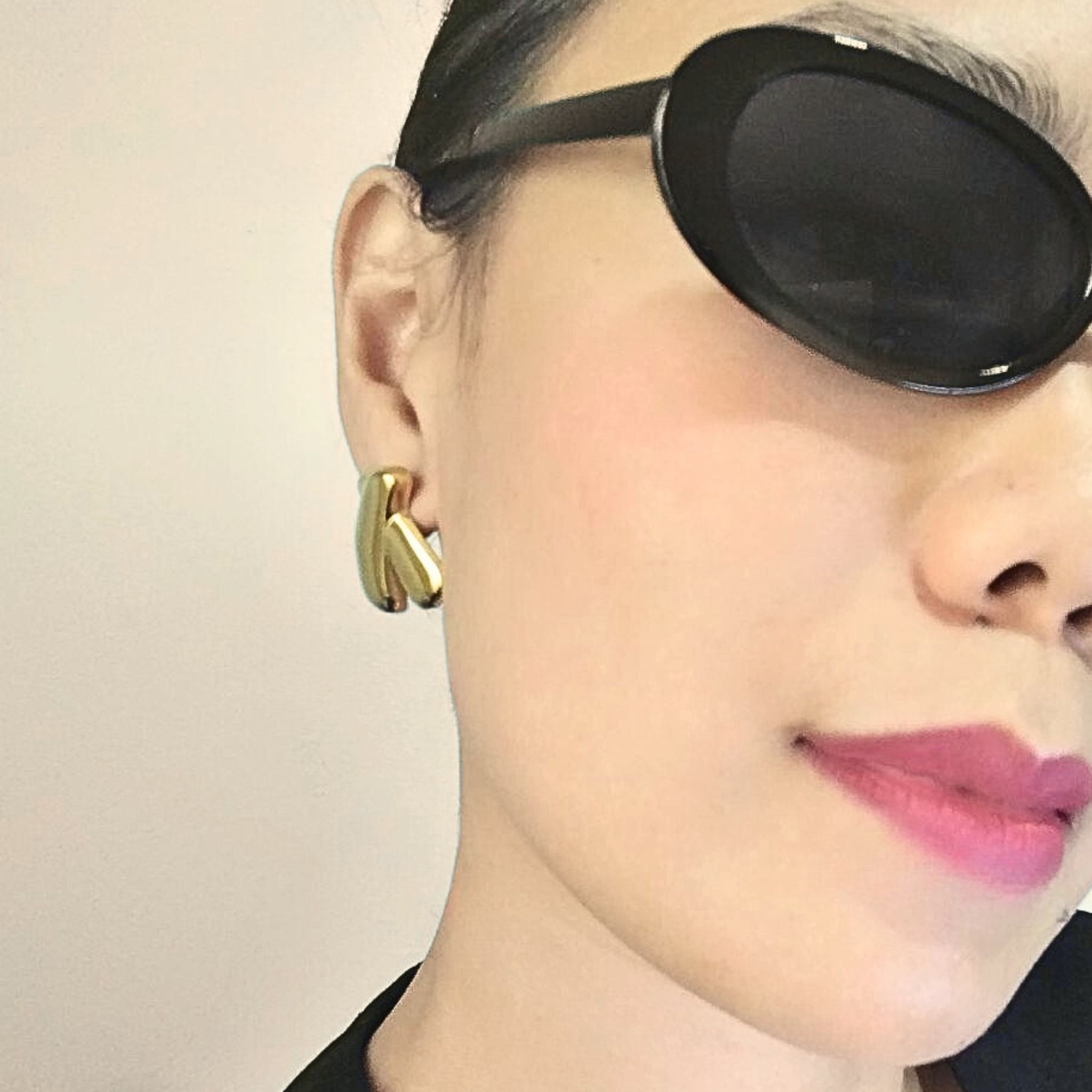 Gold Trendline X-Shaped Earrings