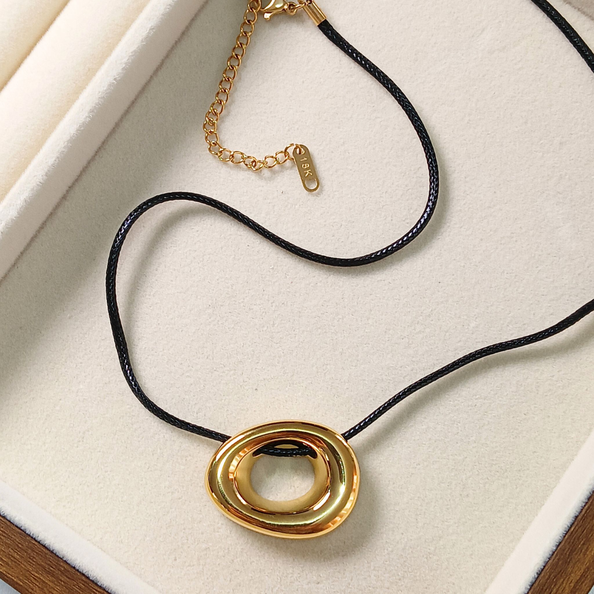 Elegant Oval Pendant Necklace