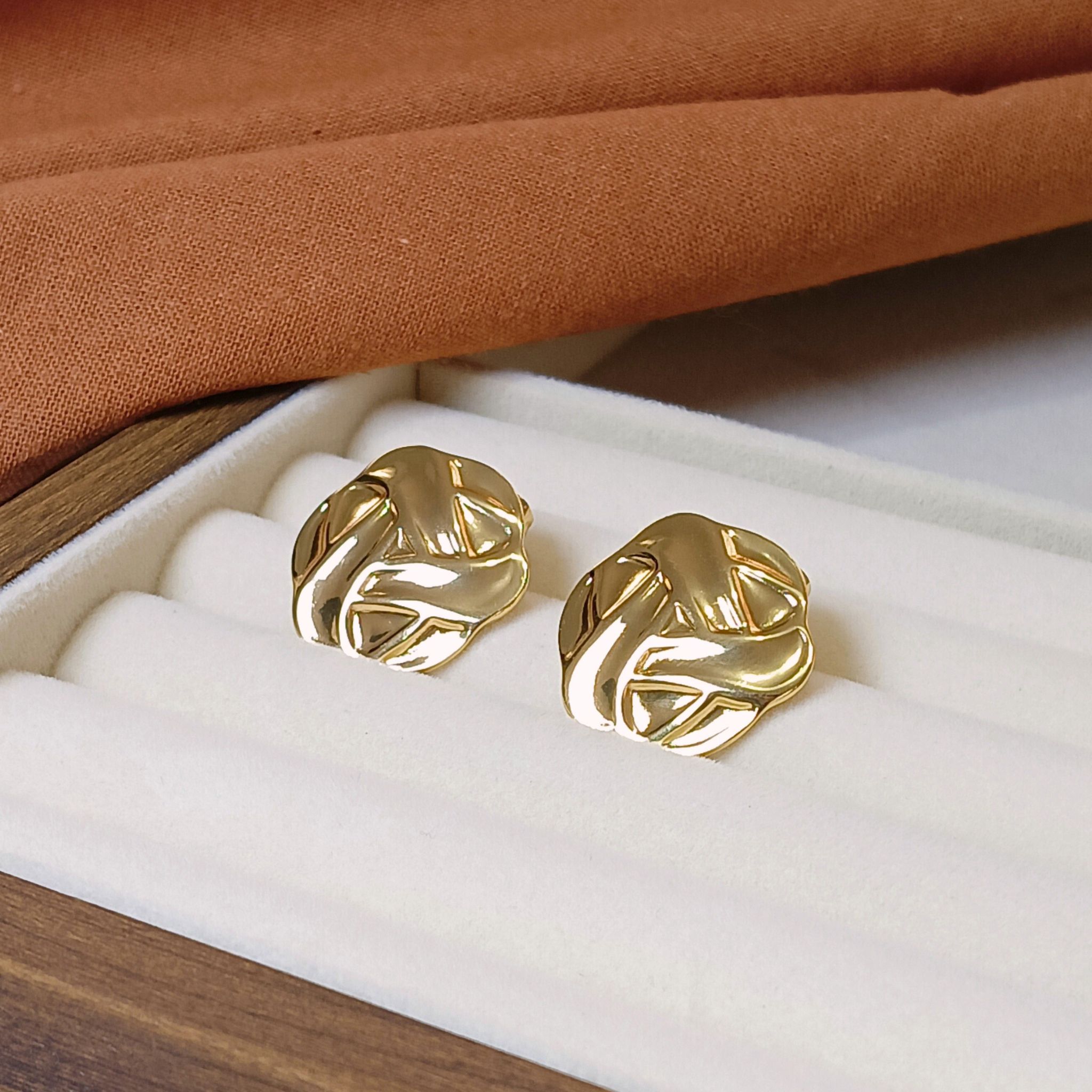 Gold Knot-Shaped Retro Earrings