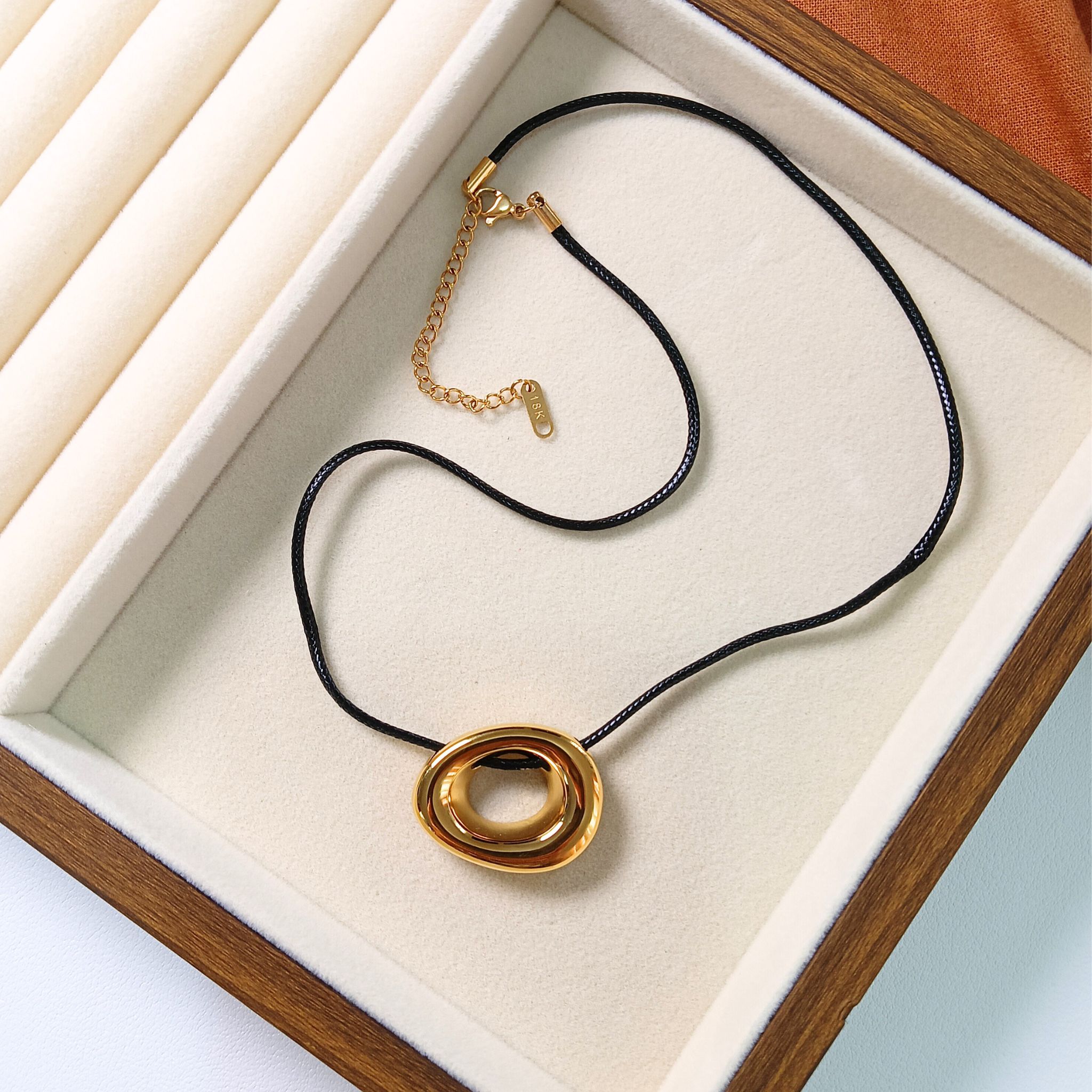 Elegant Oval Pendant Necklace