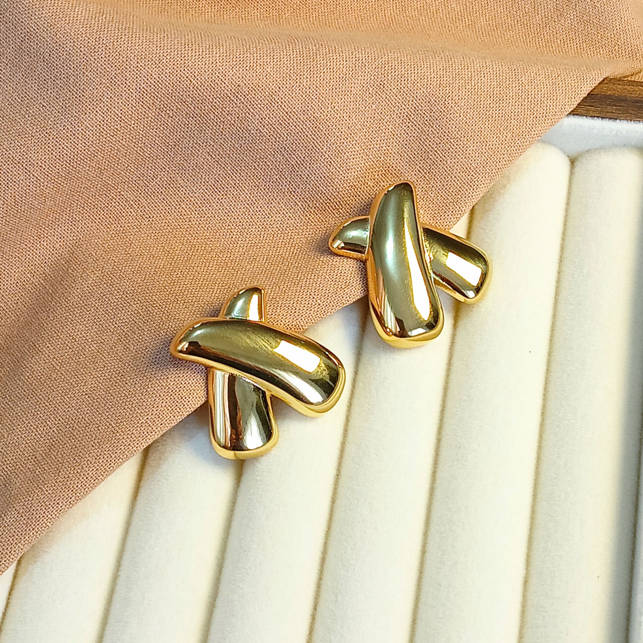 Gold Trendline X-Shaped Earrings