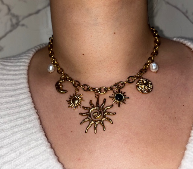 Collier avec pendentifs célestes