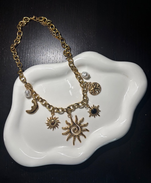 Collier avec pendentifs célestes