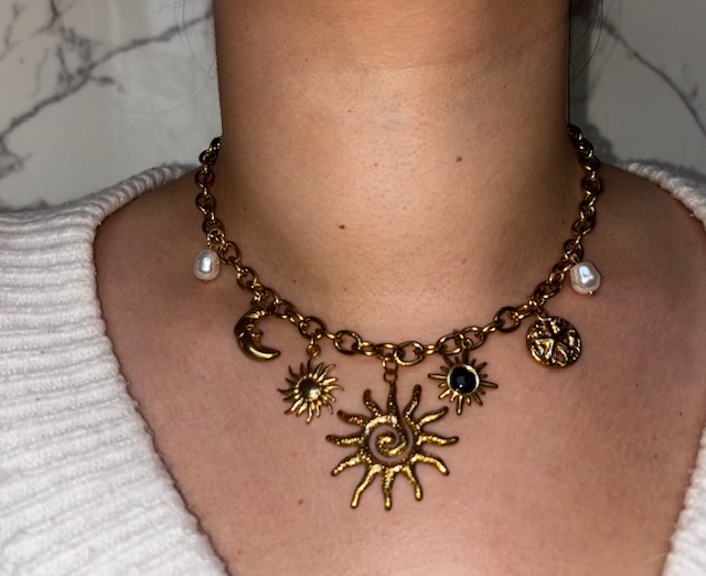 Collier avec pendentifs célestes