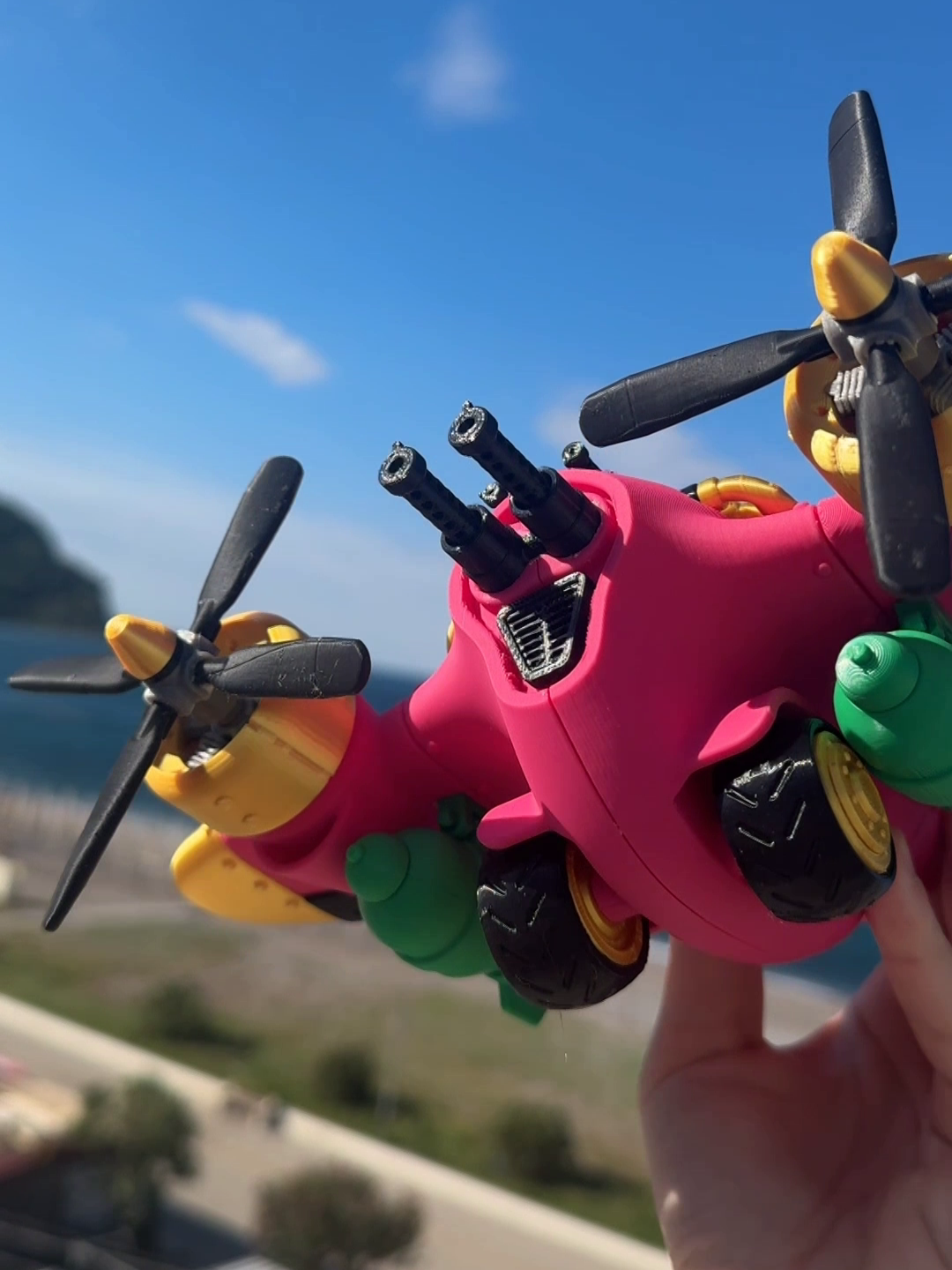 Dečija igračka ukras veseli avion