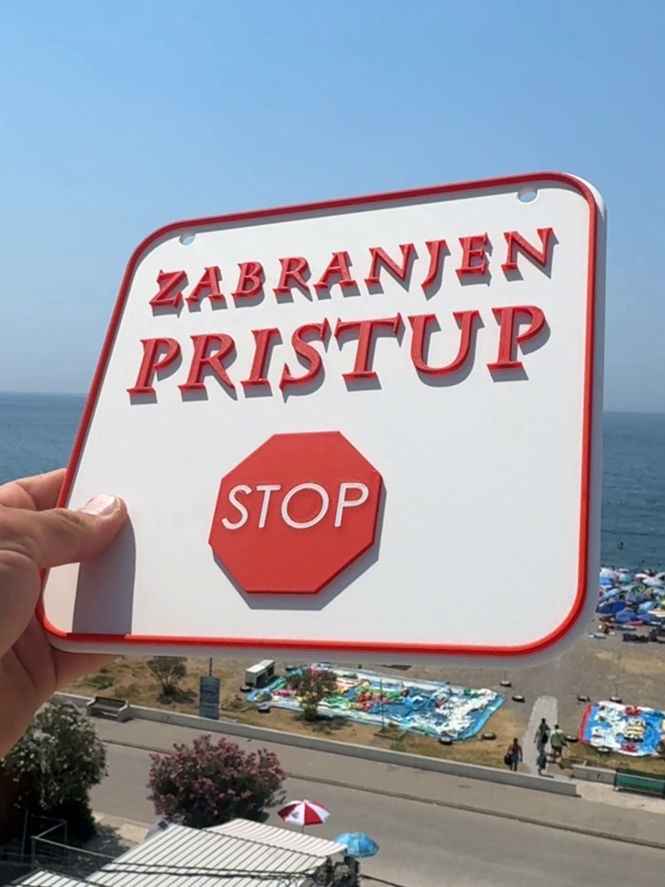 Tabla sa natpisom Zabranjen pristup 🎫