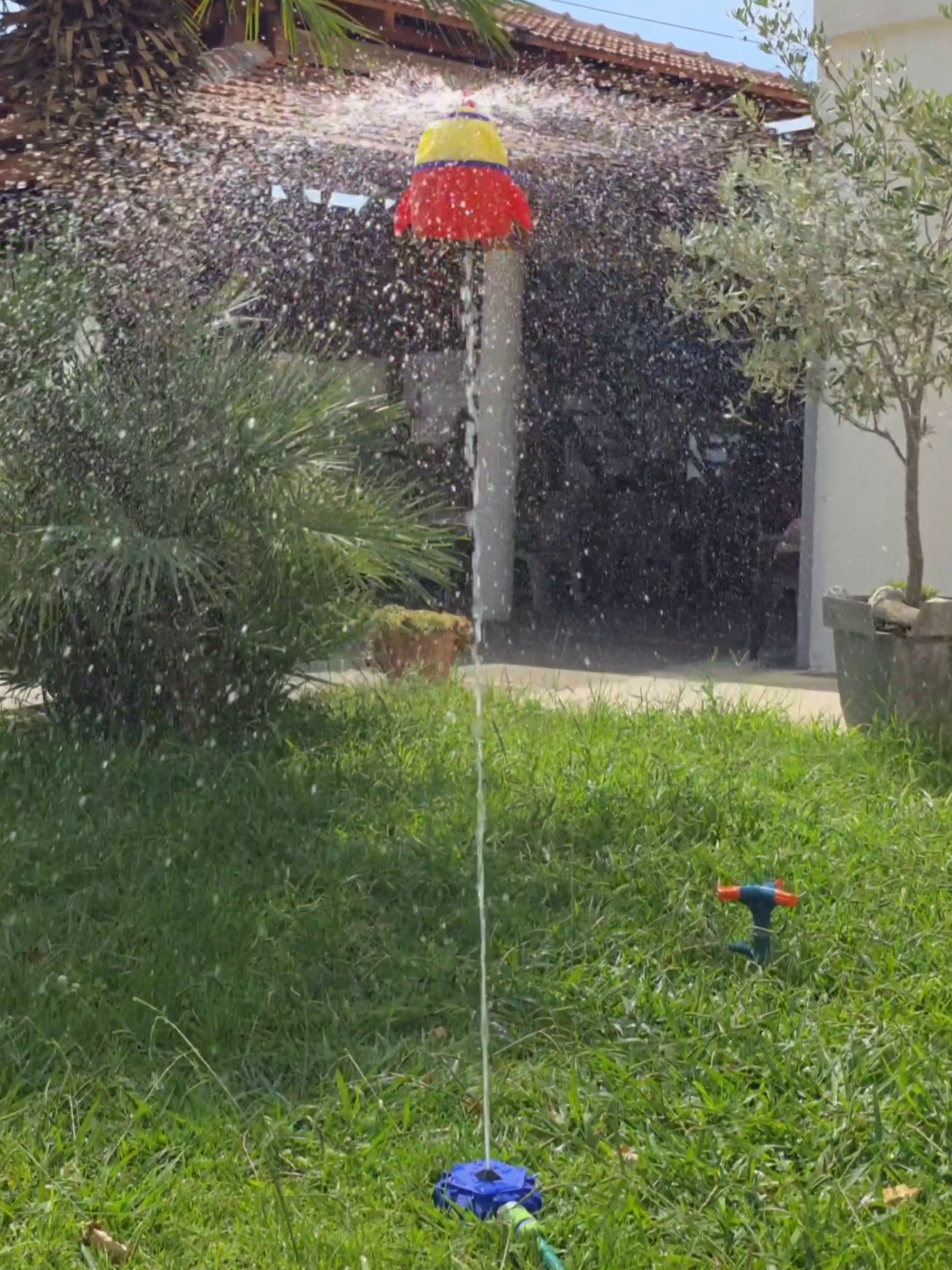 Raketa igračka koja leti na pritisak vode 🚀