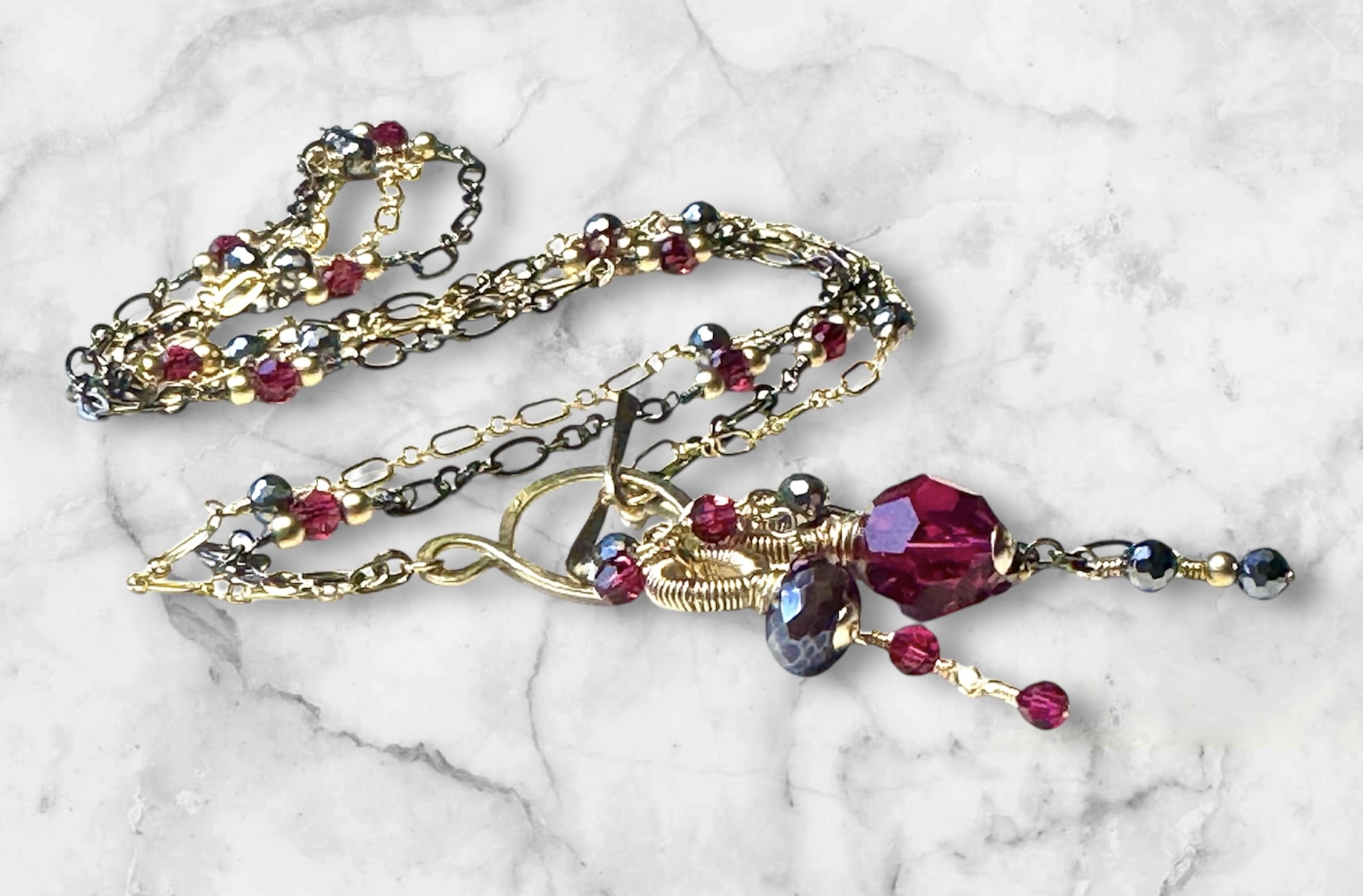 Crystal necklace with double chain and toggle clasp. 