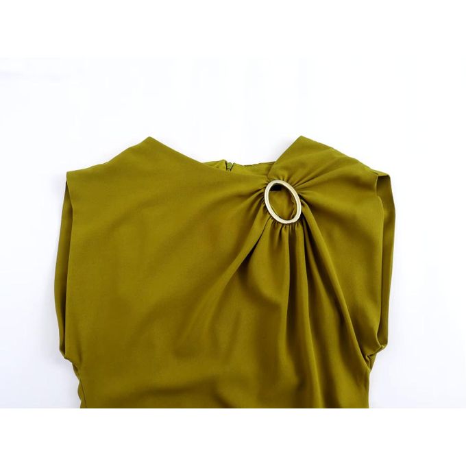 Robe longue cintrée sans manches pour femme, ornée d'anneaux métalliques ajourés - Verte