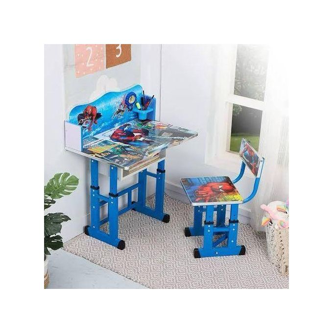 Véritable table d'étude de style prince pour garçon, comprenant une table de lecture et une chaise rose.