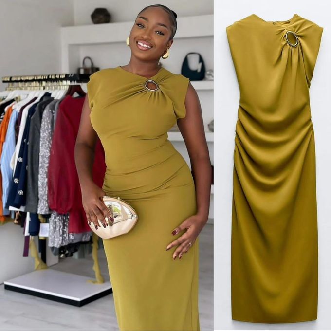 Robe longue cintrée sans manches pour femme, ornée d'anneaux métalliques ajourés - Verte