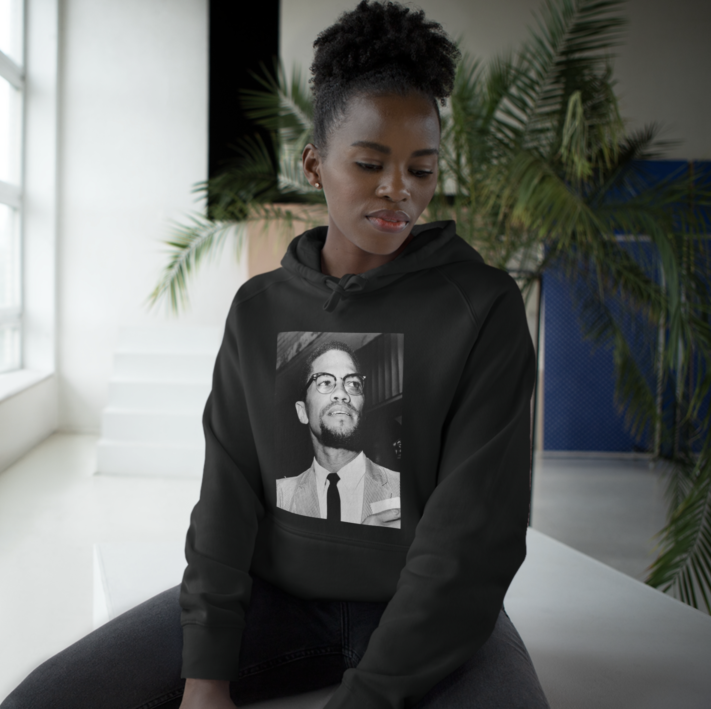 Sweat à capuche noir avec impression graphique