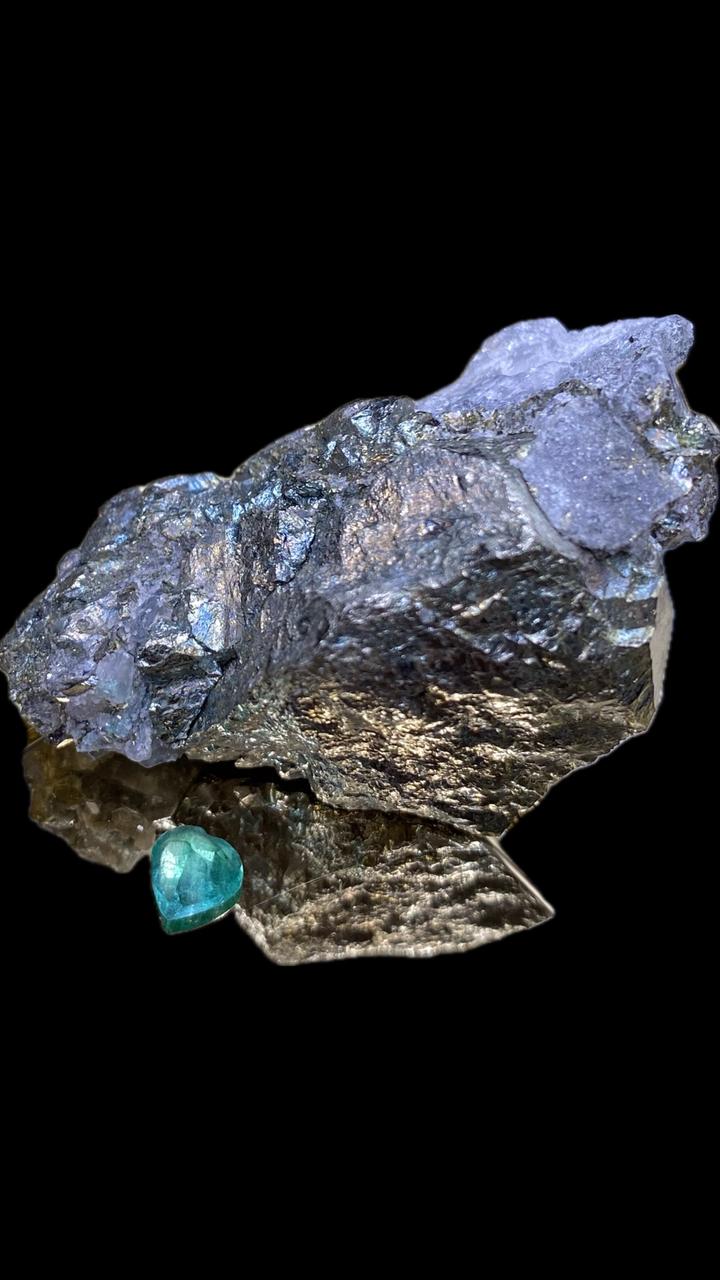 Piedra Mineral Esmeralda "Brillo Enamorador"