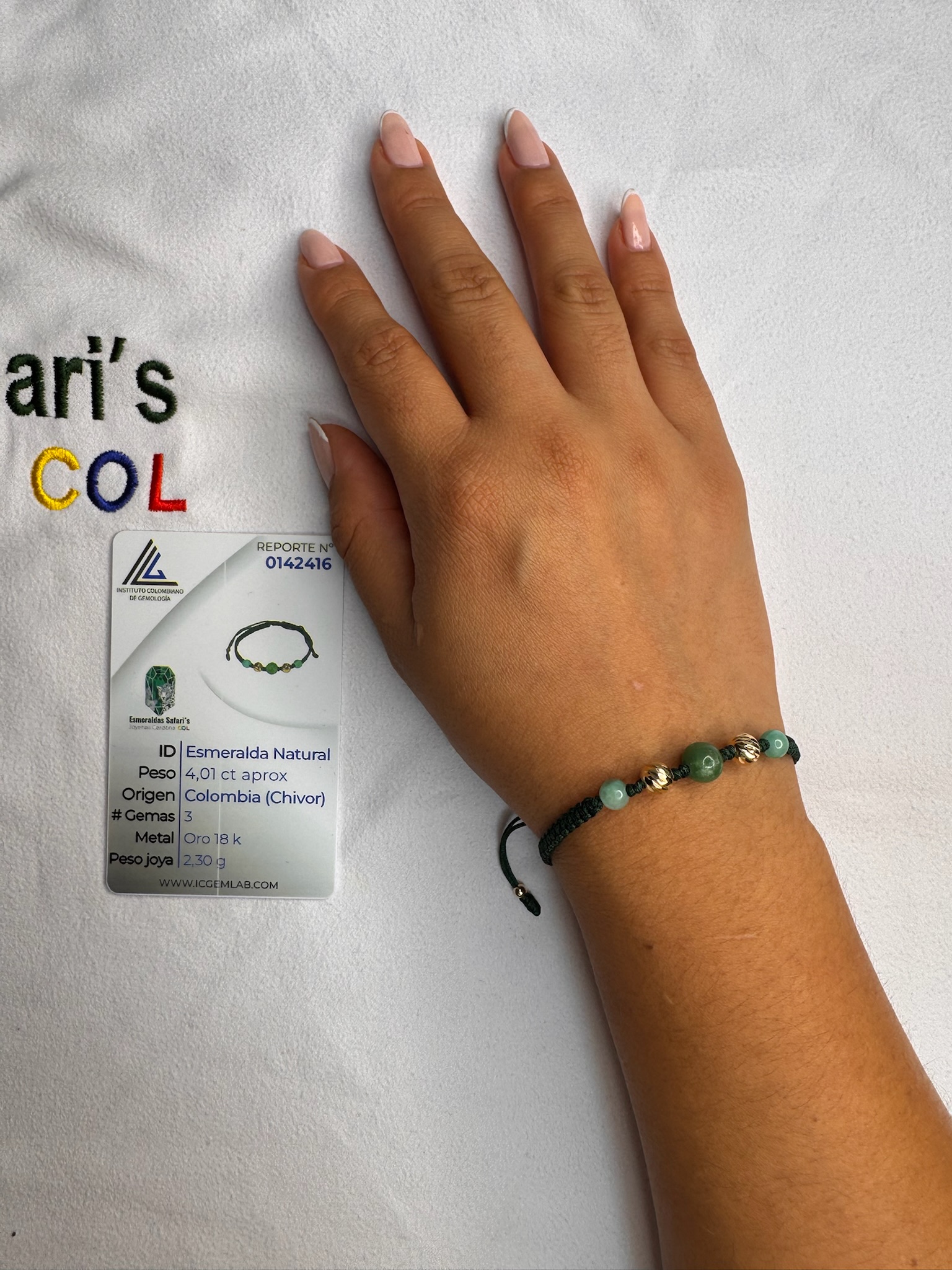 Pulsera tejida con esmeraldas y oro 18.6k