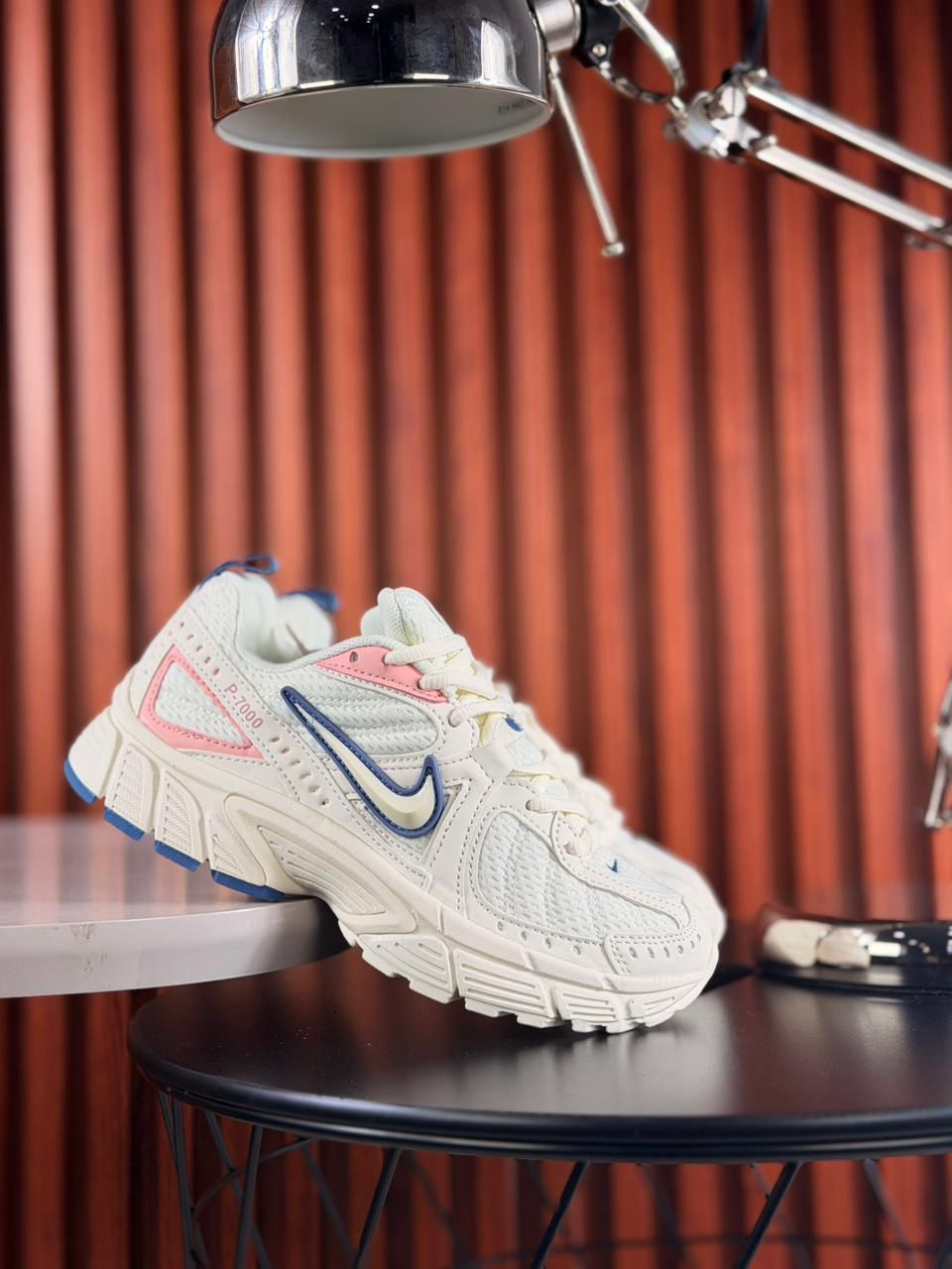 NIKE P-7000