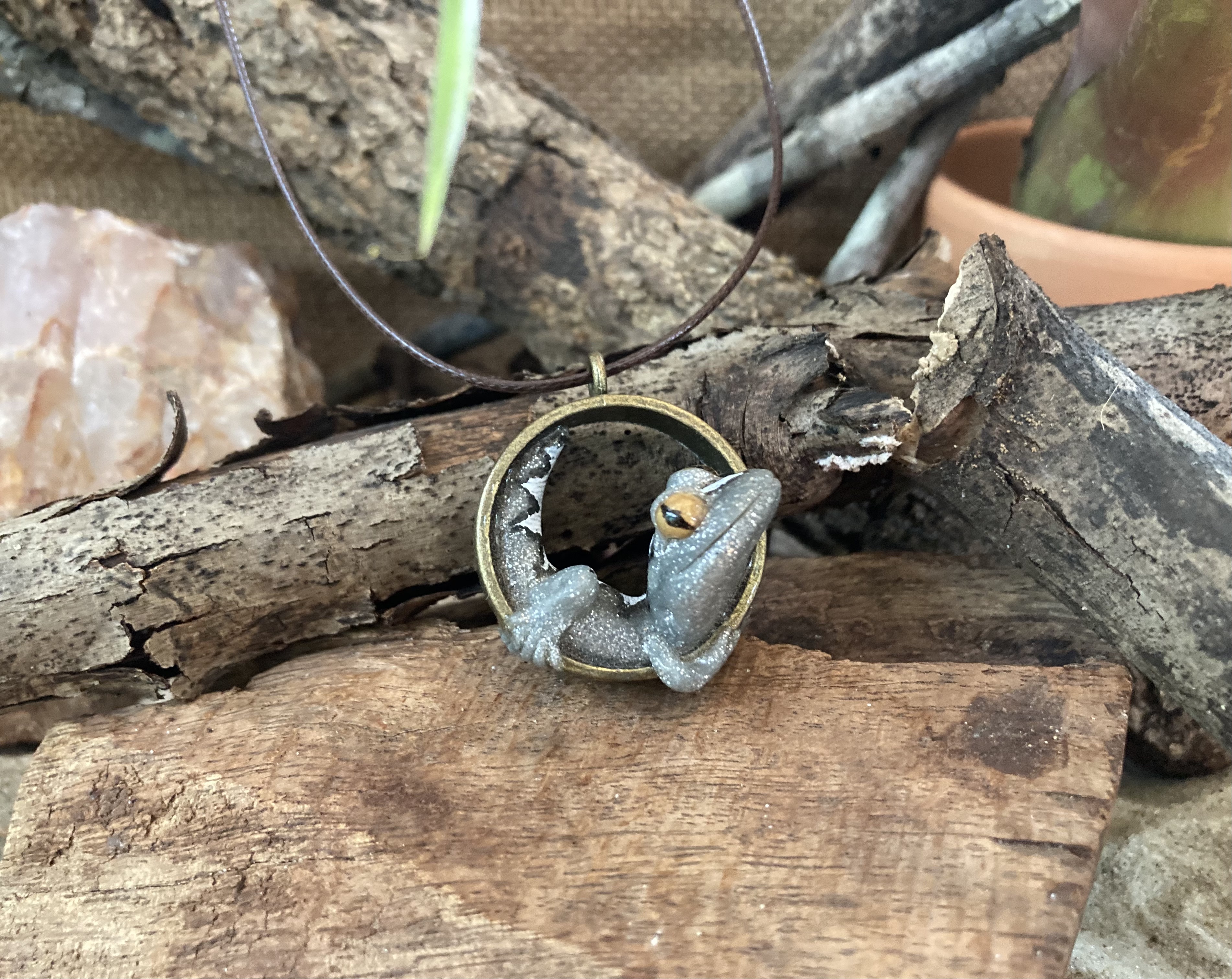 Zigzag Gecko Pendant Necklace