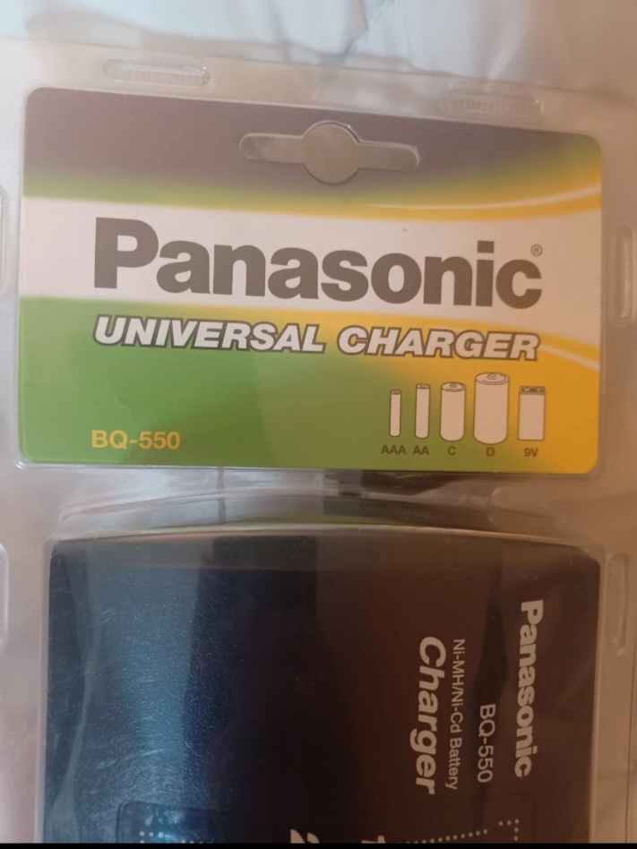 Chargeur de piles universel Panasonic