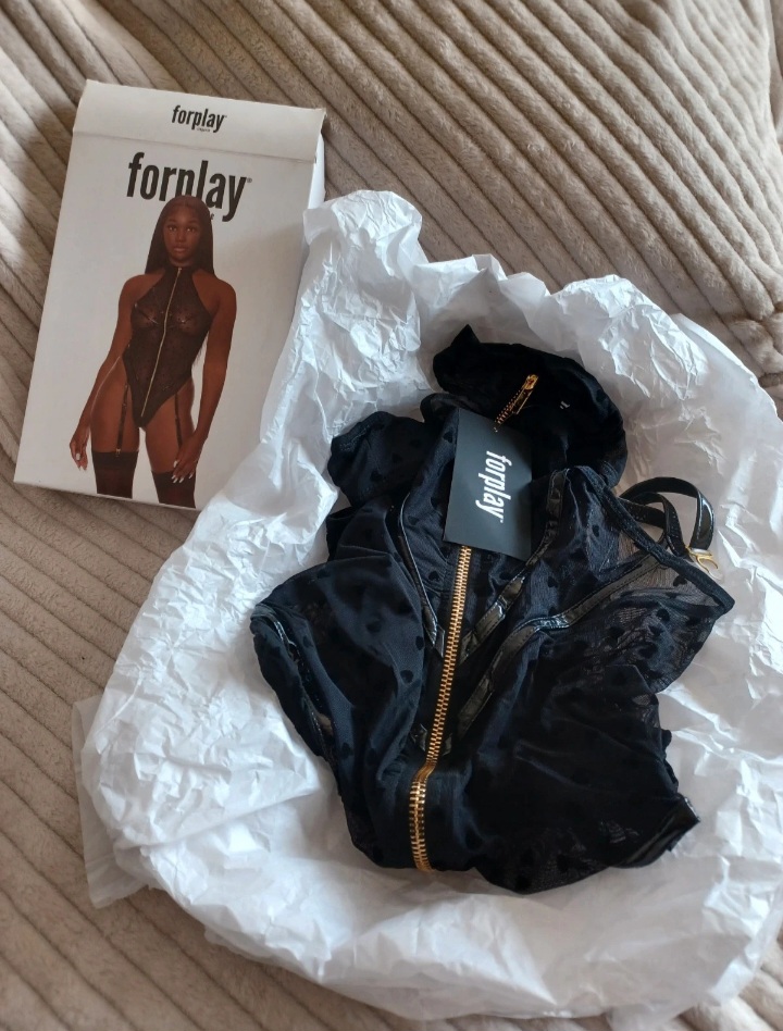 Body  guêpière lingerie noir ou rouge zippé taille M