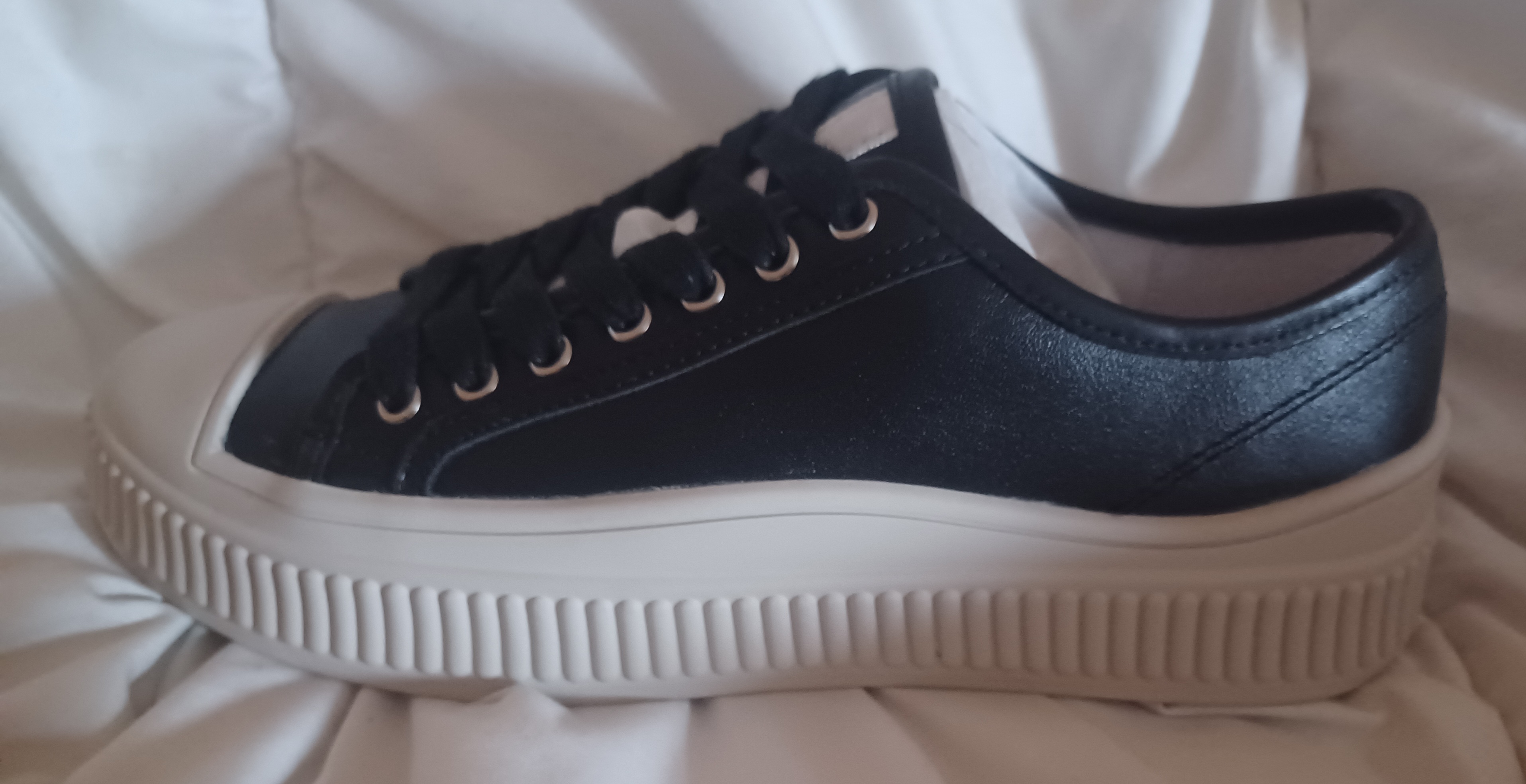 Baskets en cuir noir taille 36