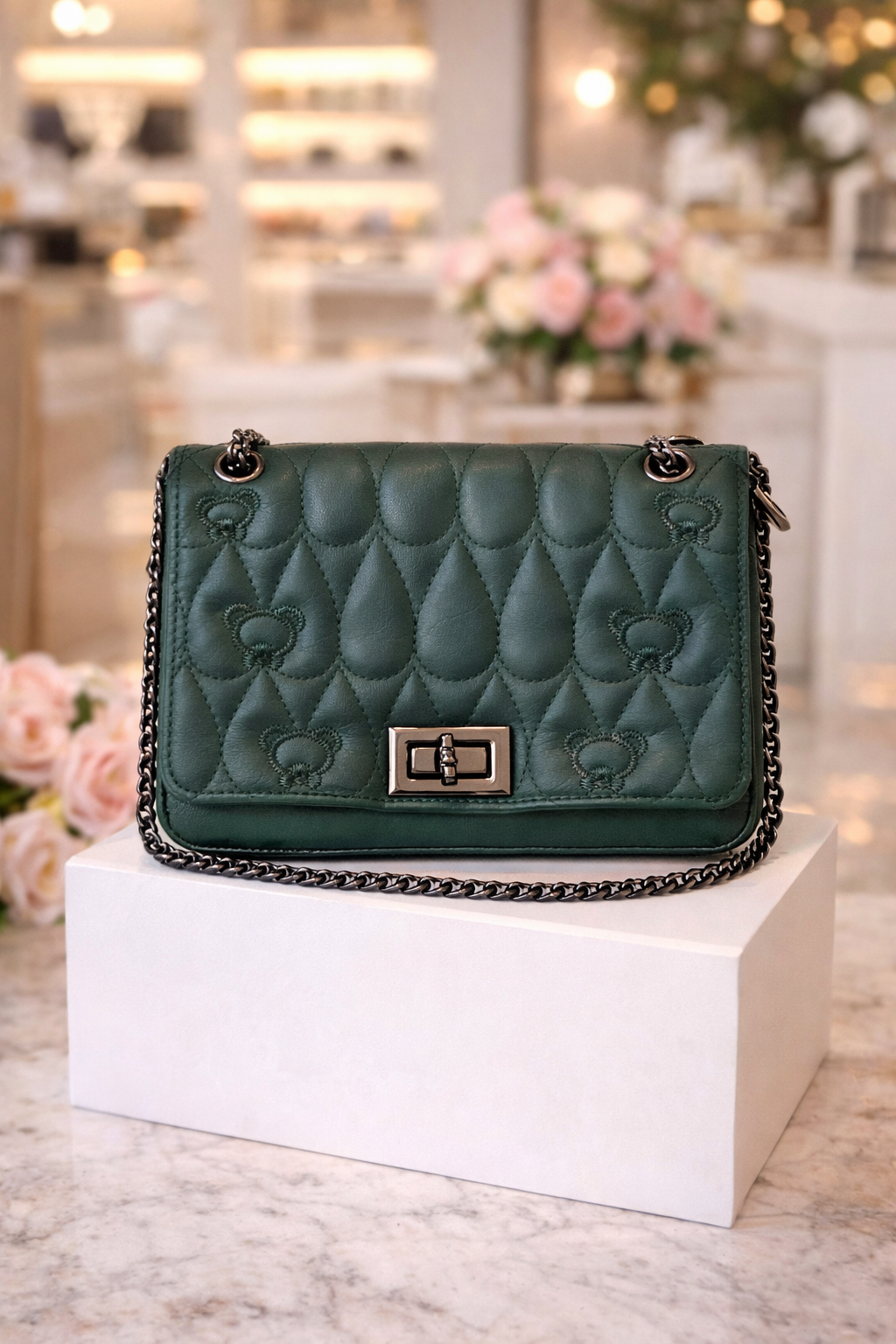 Sac à main vert en cuir synthétique 