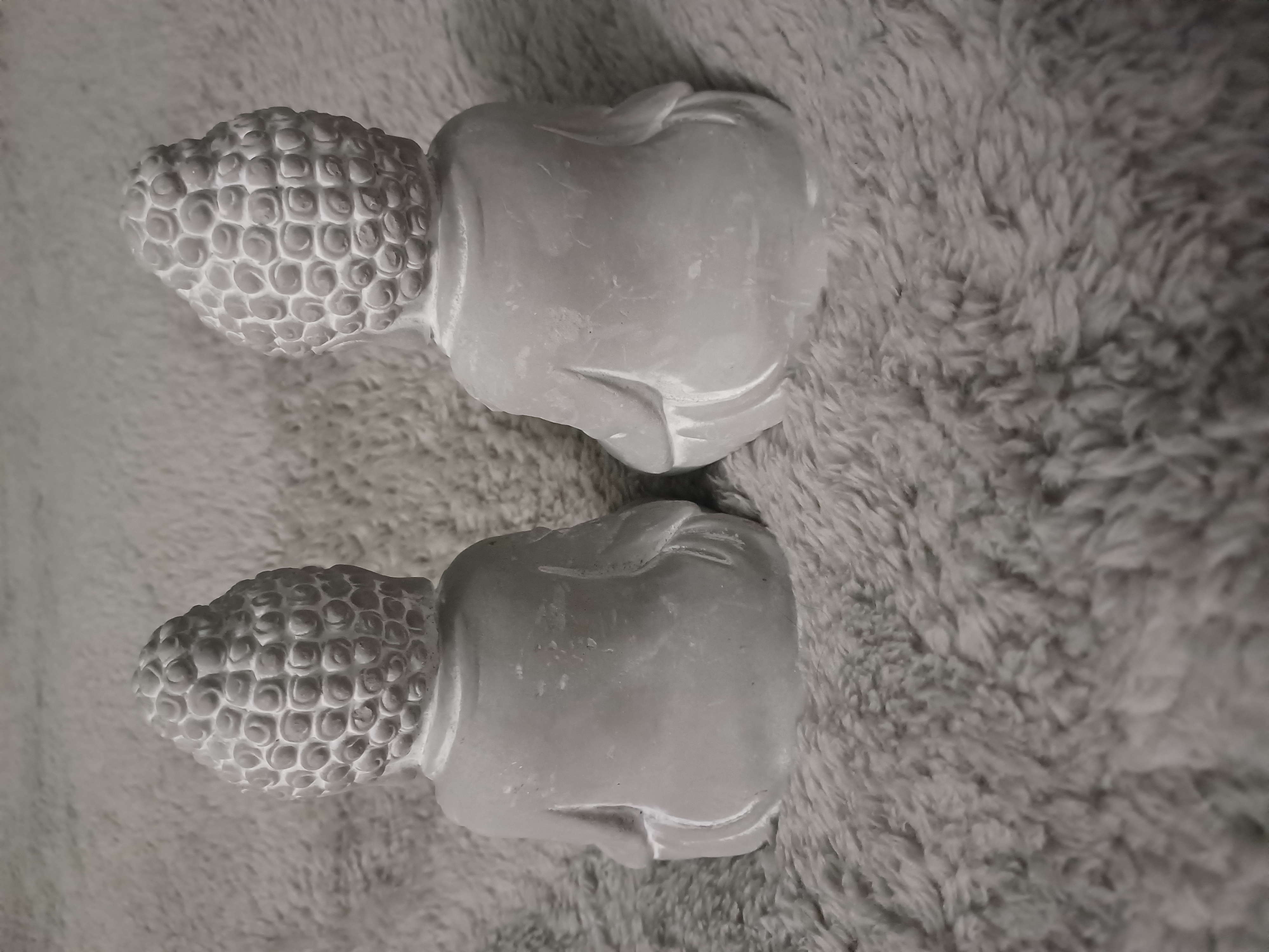 lot de deux Statues Bouddha en plâtre 