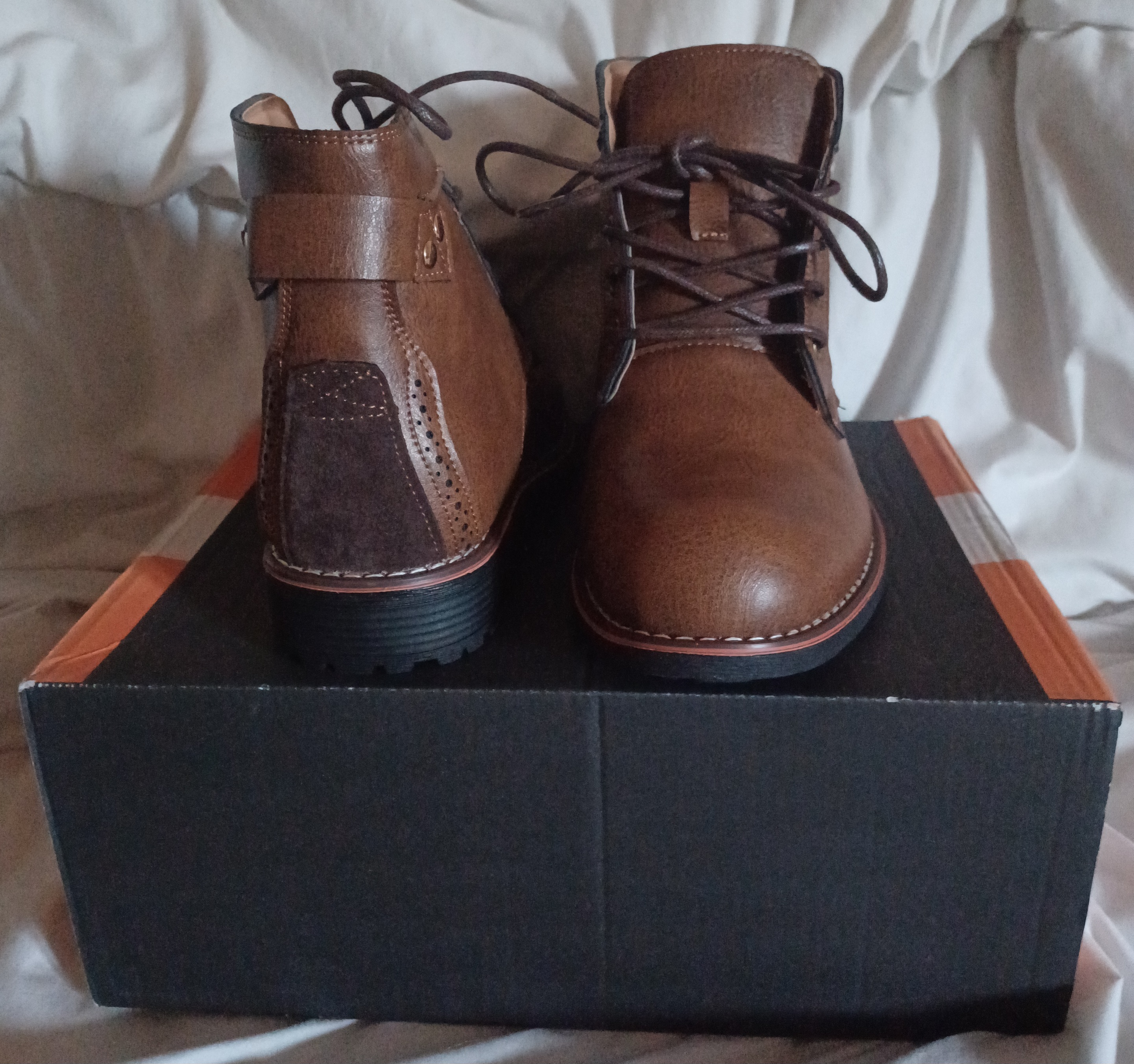 Bottines en cuir synthétique marron taille 39