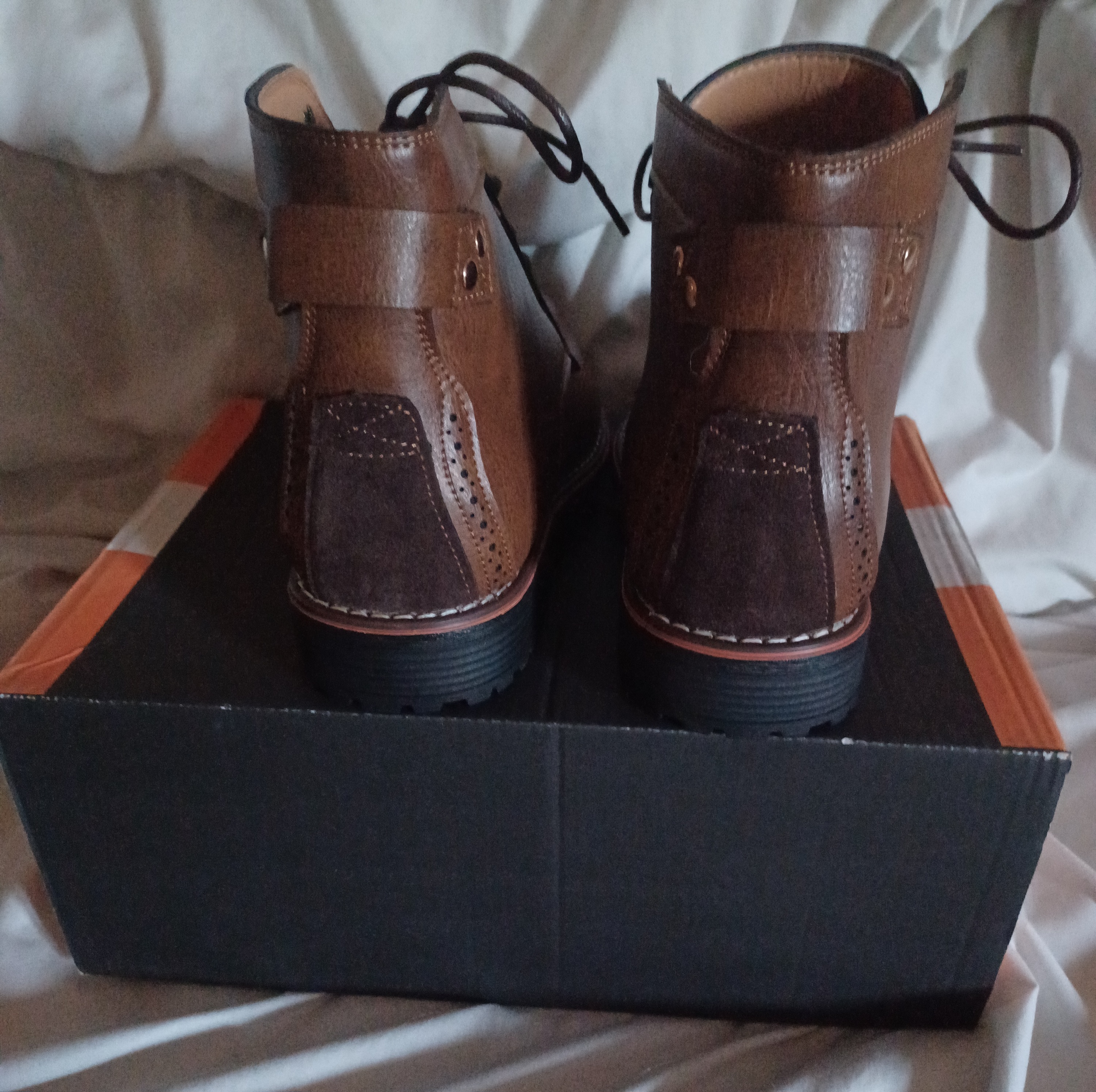 Bottines en cuir synthétique marron taille 39