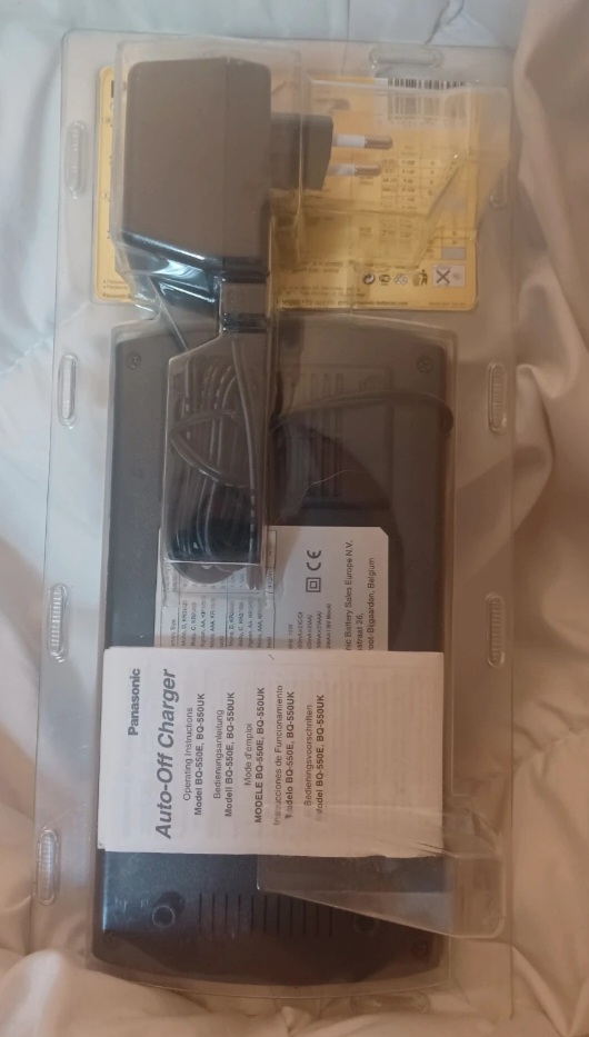 Chargeur de piles universel Panasonic