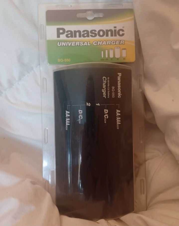 Chargeur de piles universel Panasonic