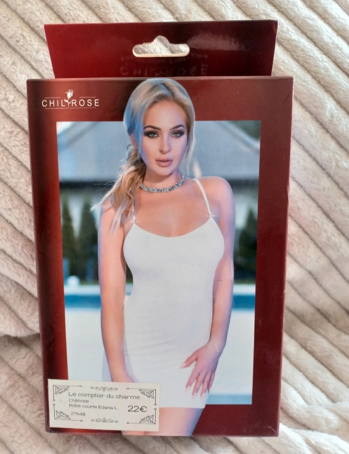 Robe courte blanche ou noire taille L 